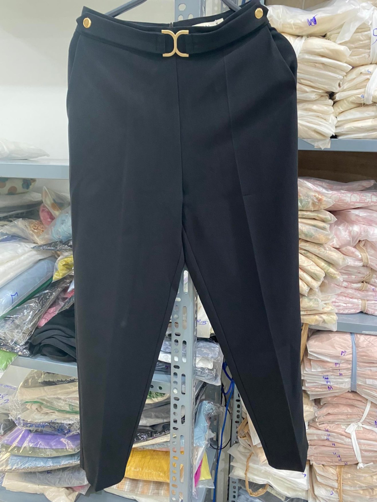 Quần baggy ly giữa, cạp móc,cúc 2 bên