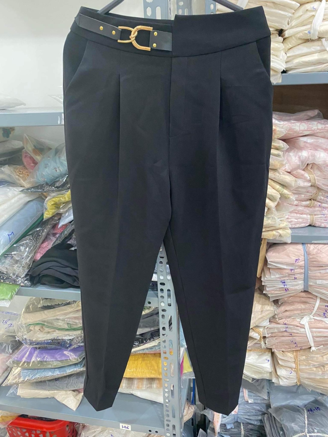 Quần baggy đai da, móc soắn lệch (2m)