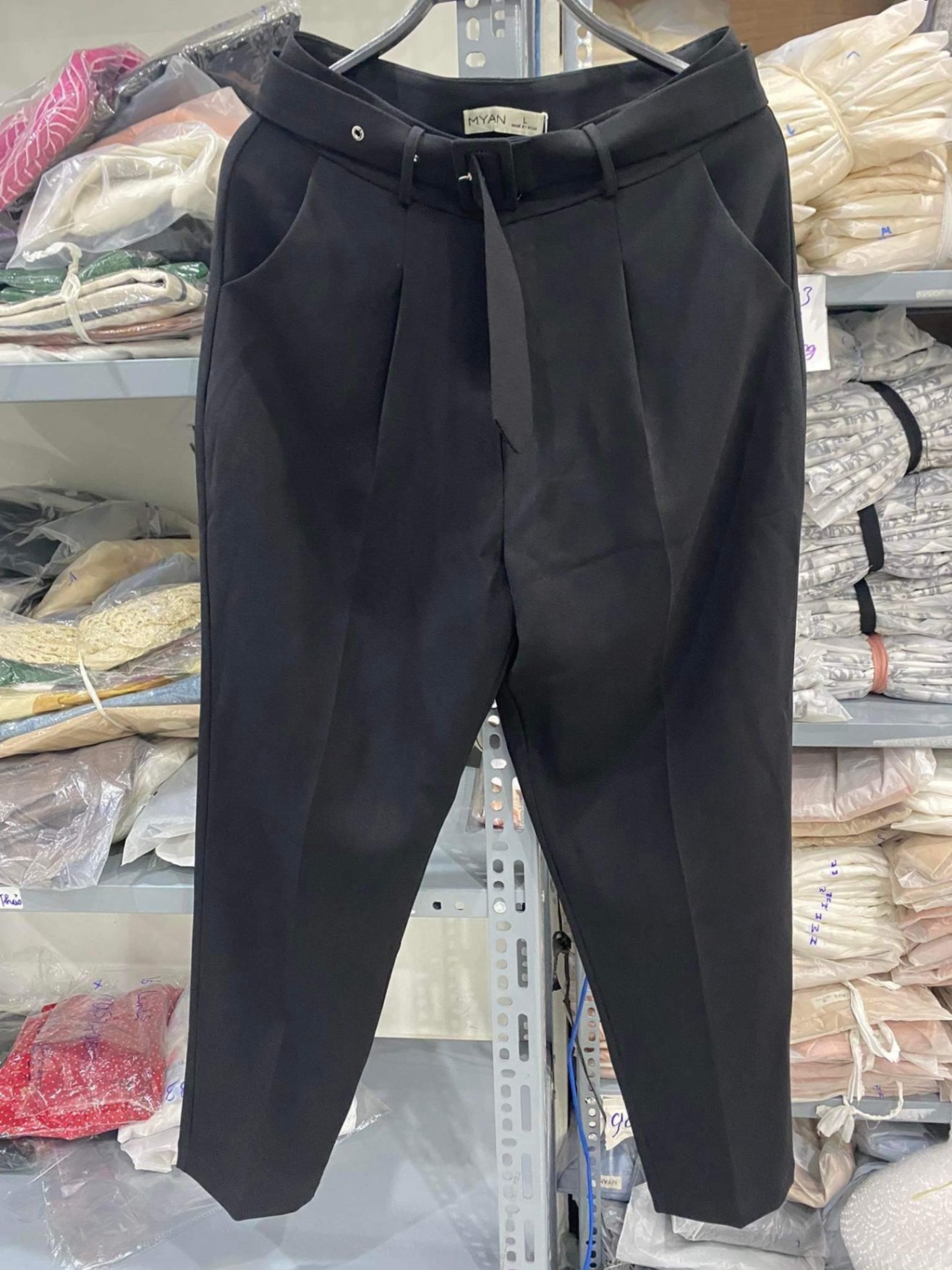 Quần baggy vải chiết ly kèm belt