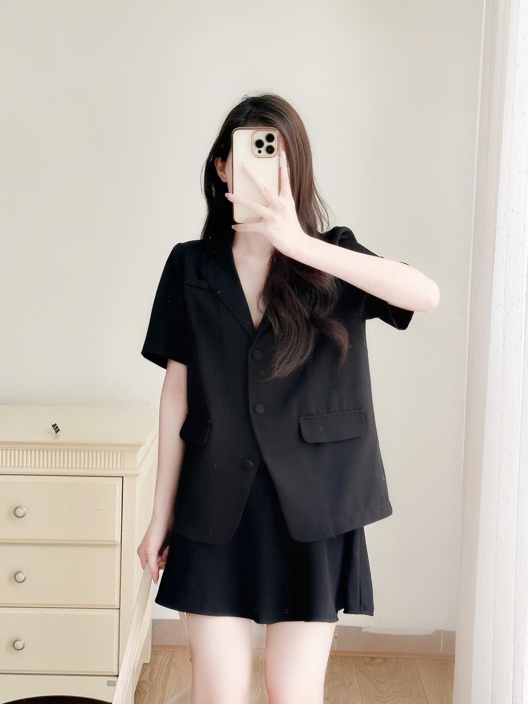 Áo blazer 3 cúc bọc cộc tay
