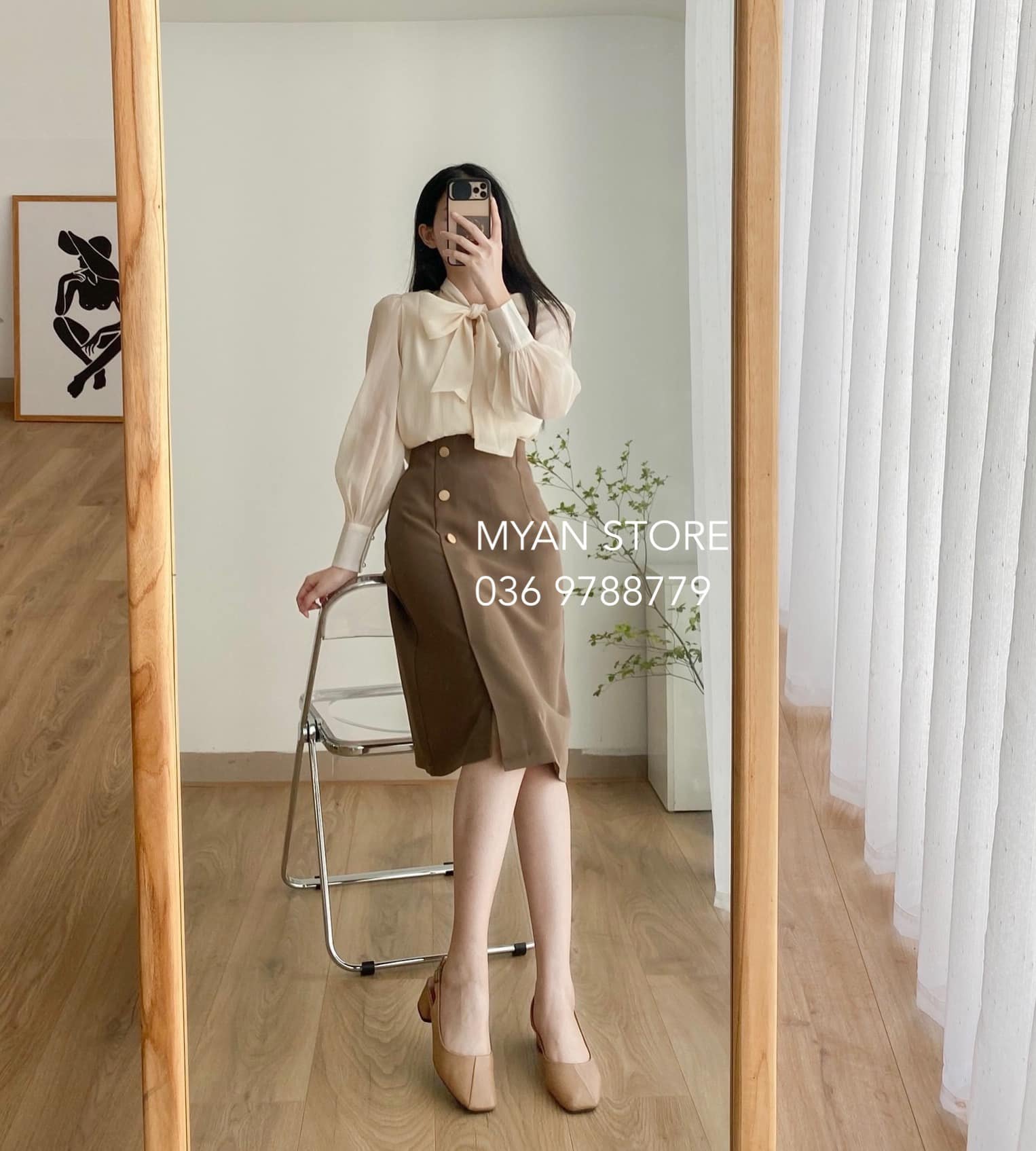Chân váy dáng A 3 khuy đồng