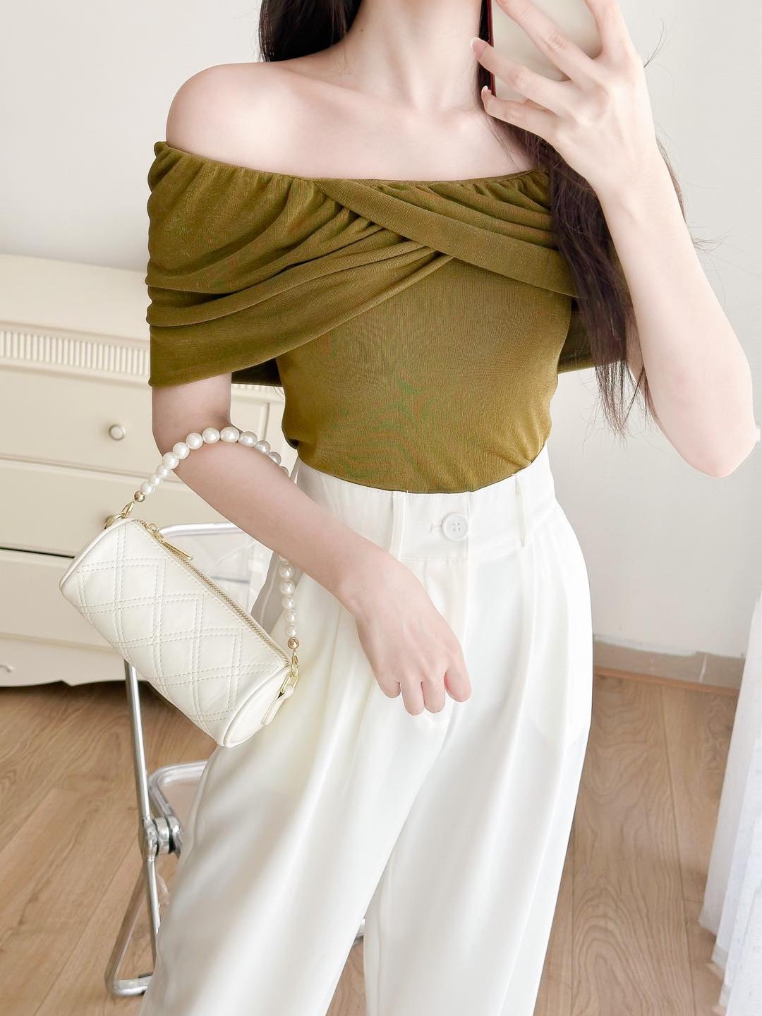 Áo thun bẹt vai đan chéo