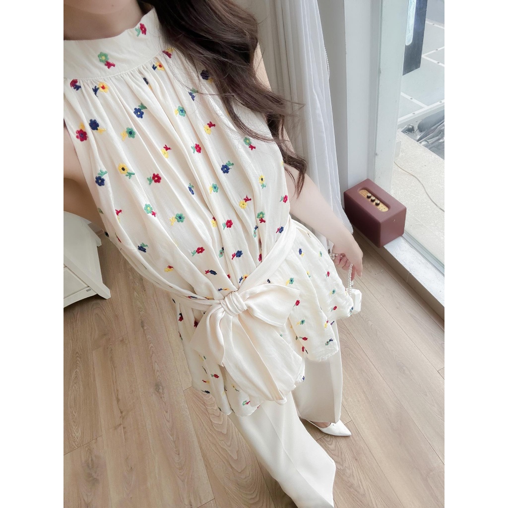 Áo cổ yếm kèm đai