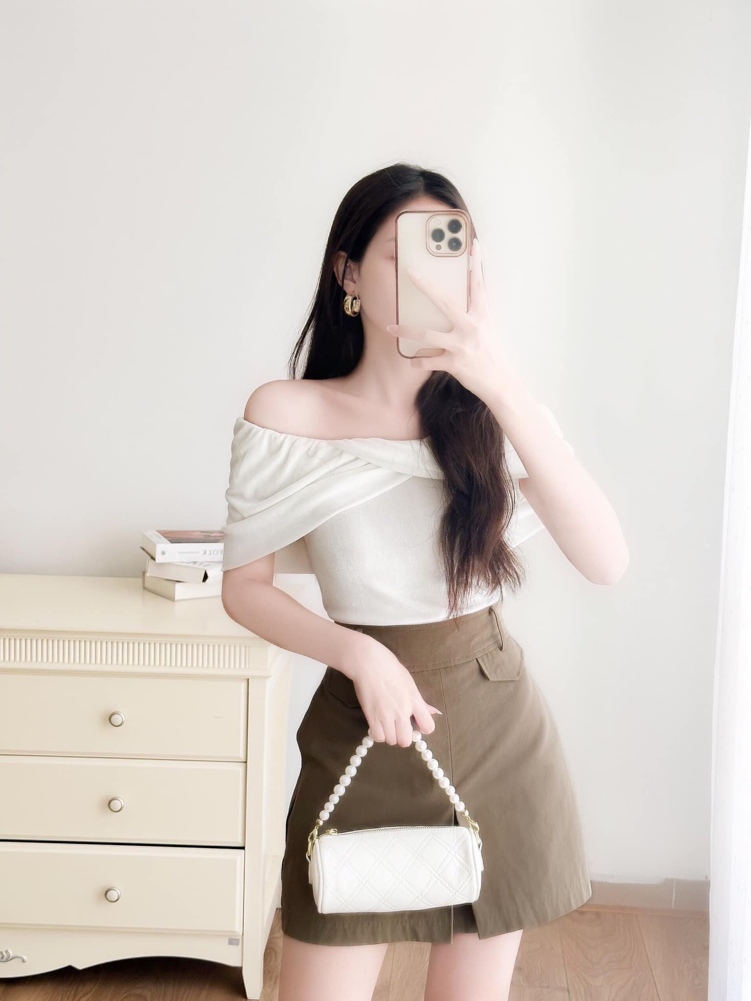 Áo thun bẹt vai đan chéo