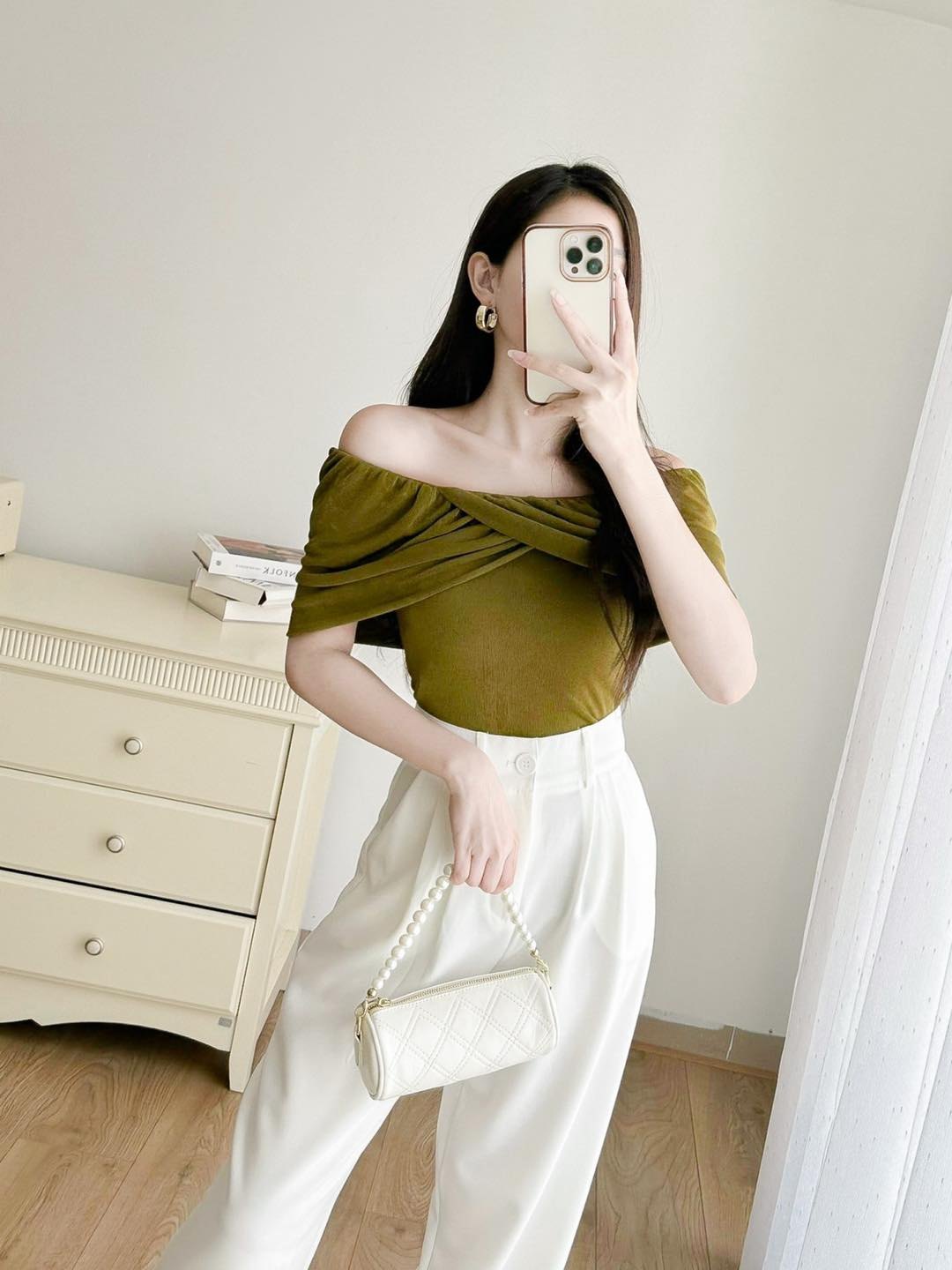 Áo thun bẹt vai đan chéo