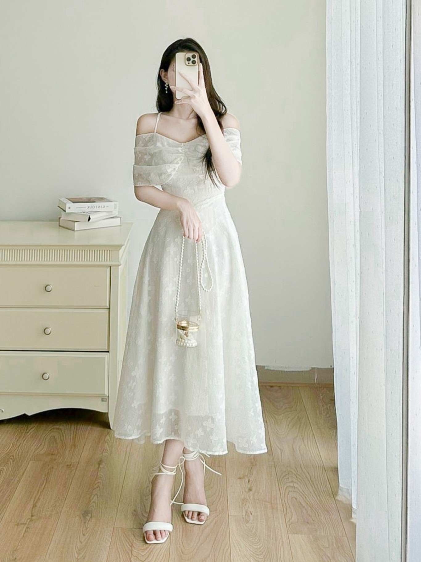 Váy 2 dây viền ngực cúc ngọc