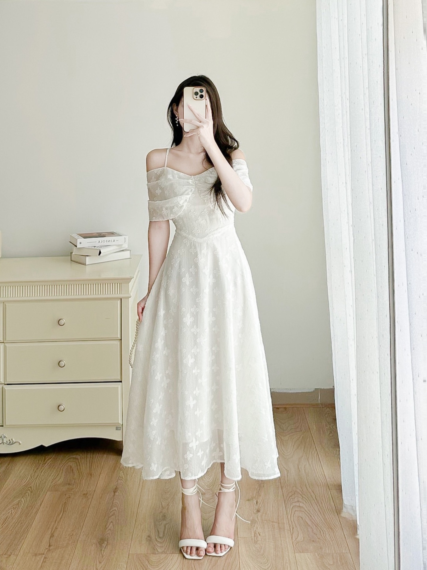 Váy 2 dây viền ngực cúc ngọc