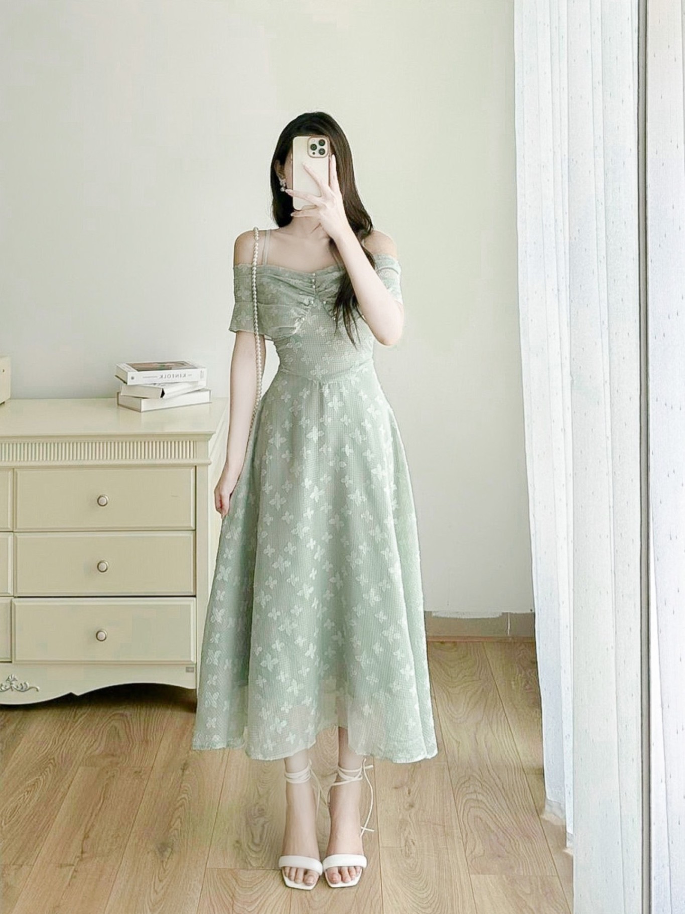 Váy 2 dây viền ngực cúc ngọc