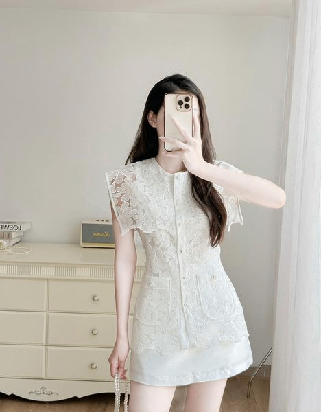 Áo ren hoa nổi cổ thủy thủ 2 túi trước