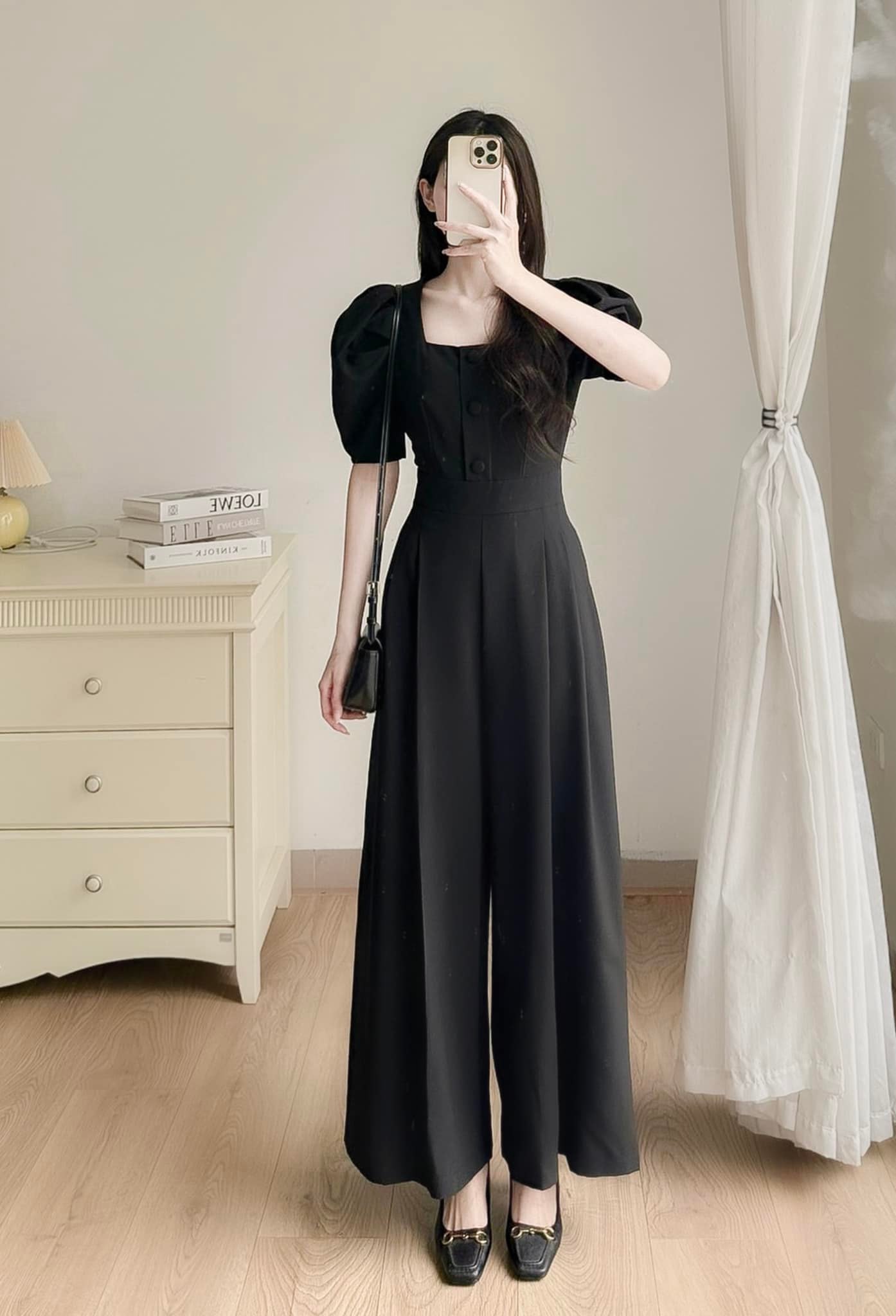 Jumsuit cổ vuông 3 cúc ngực tay bồng