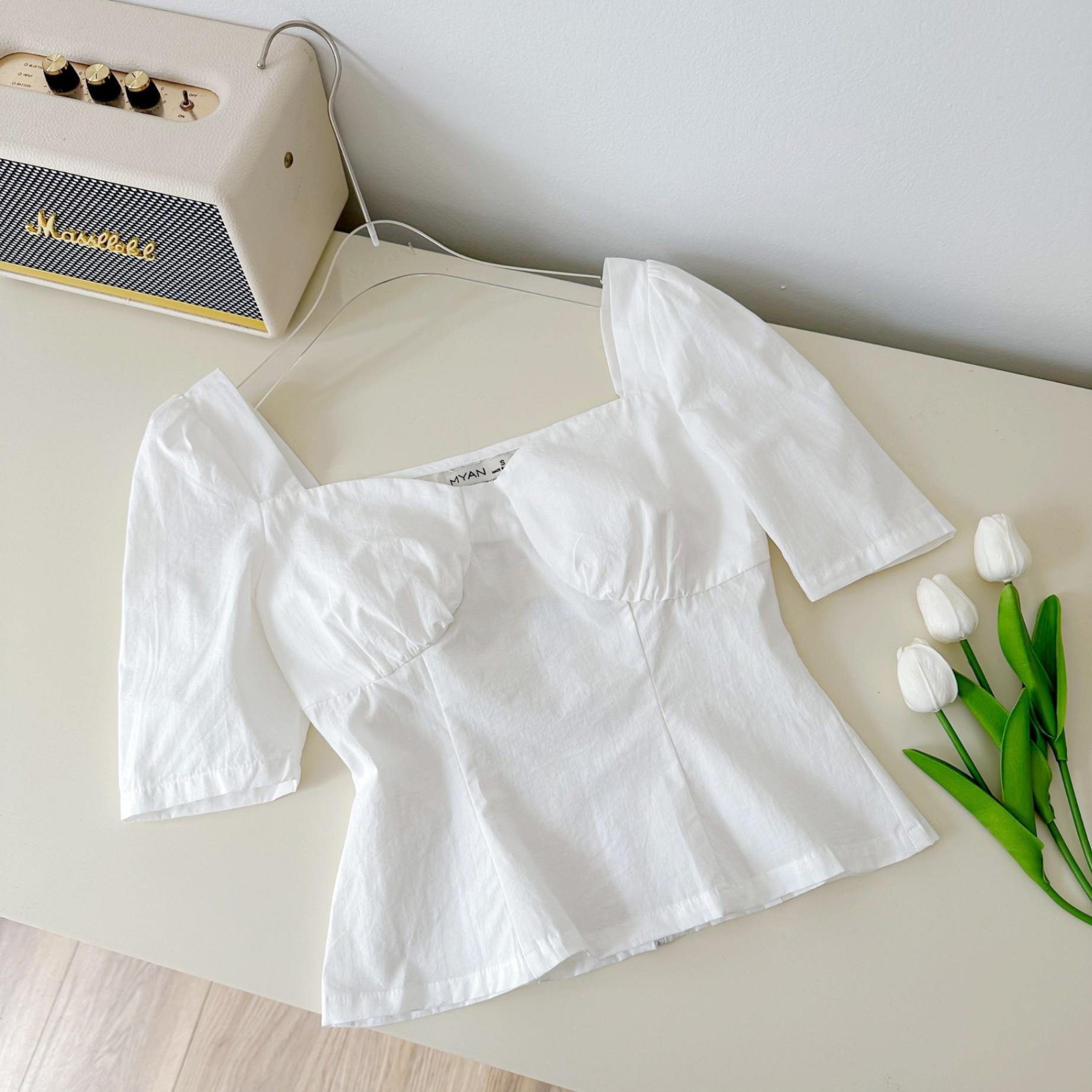 Áo croptop cổ vuông tay bồng