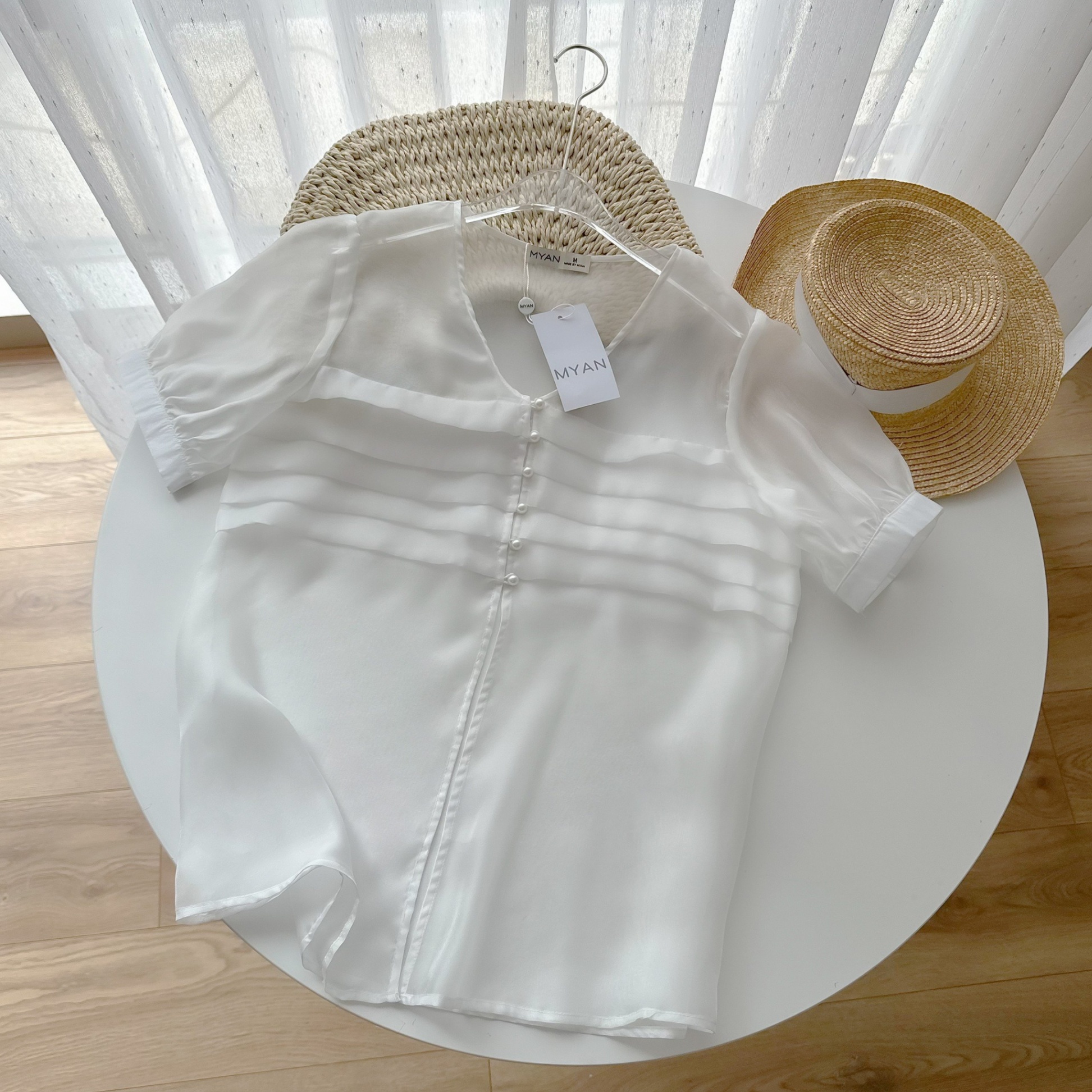 Áo sơ mi xếp ly ngực