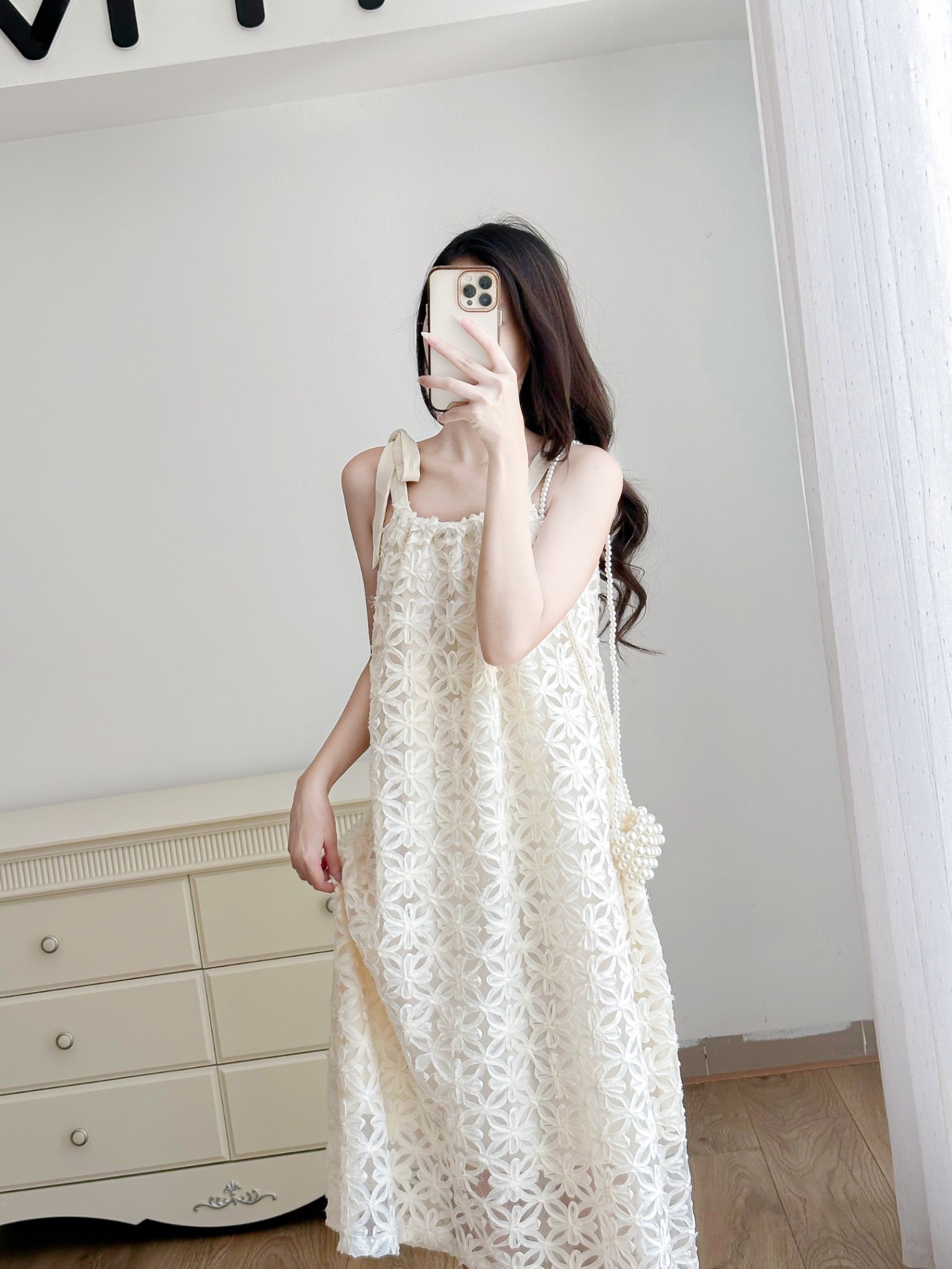 Váy cổ yếm nơ vai