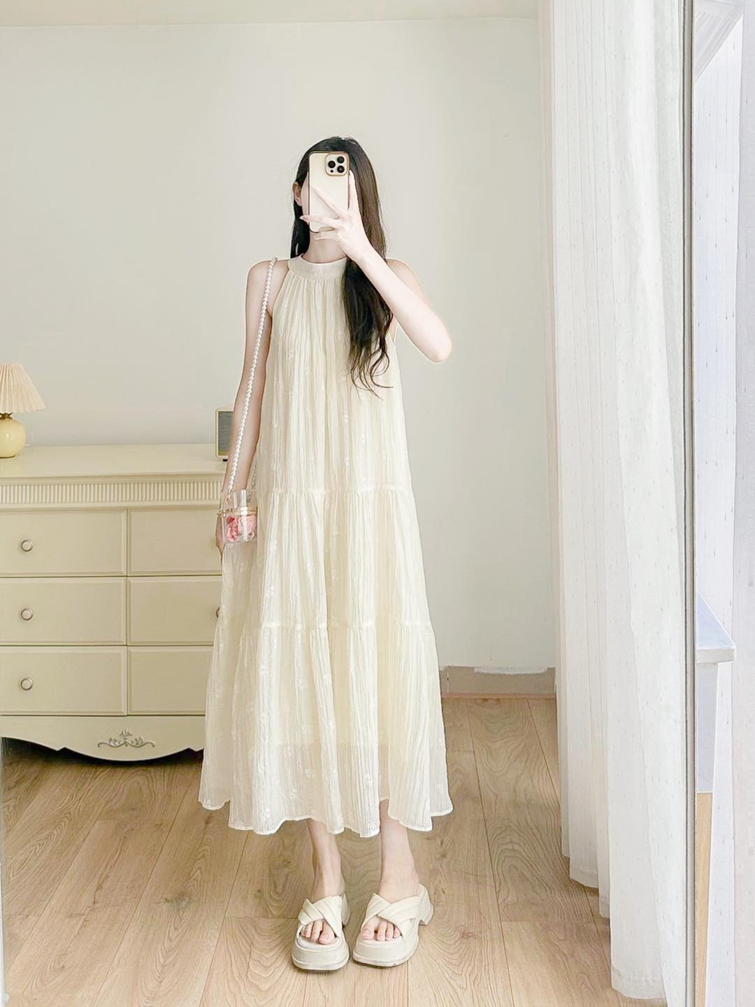 Váy tơ cổ yếm 3 tầng