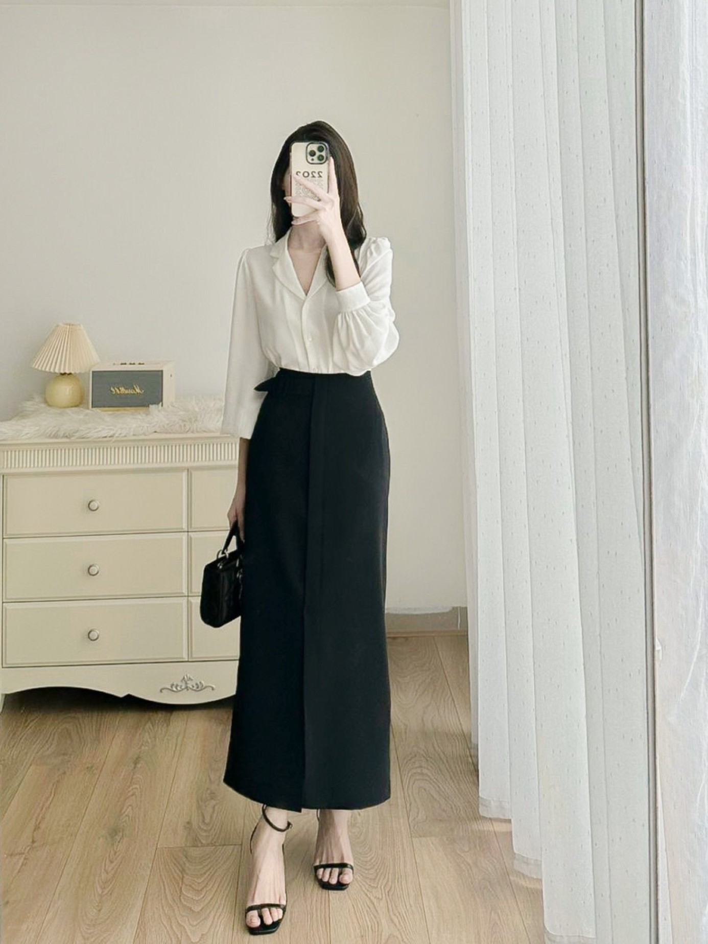 Chân váy dài xuông xẻ trước