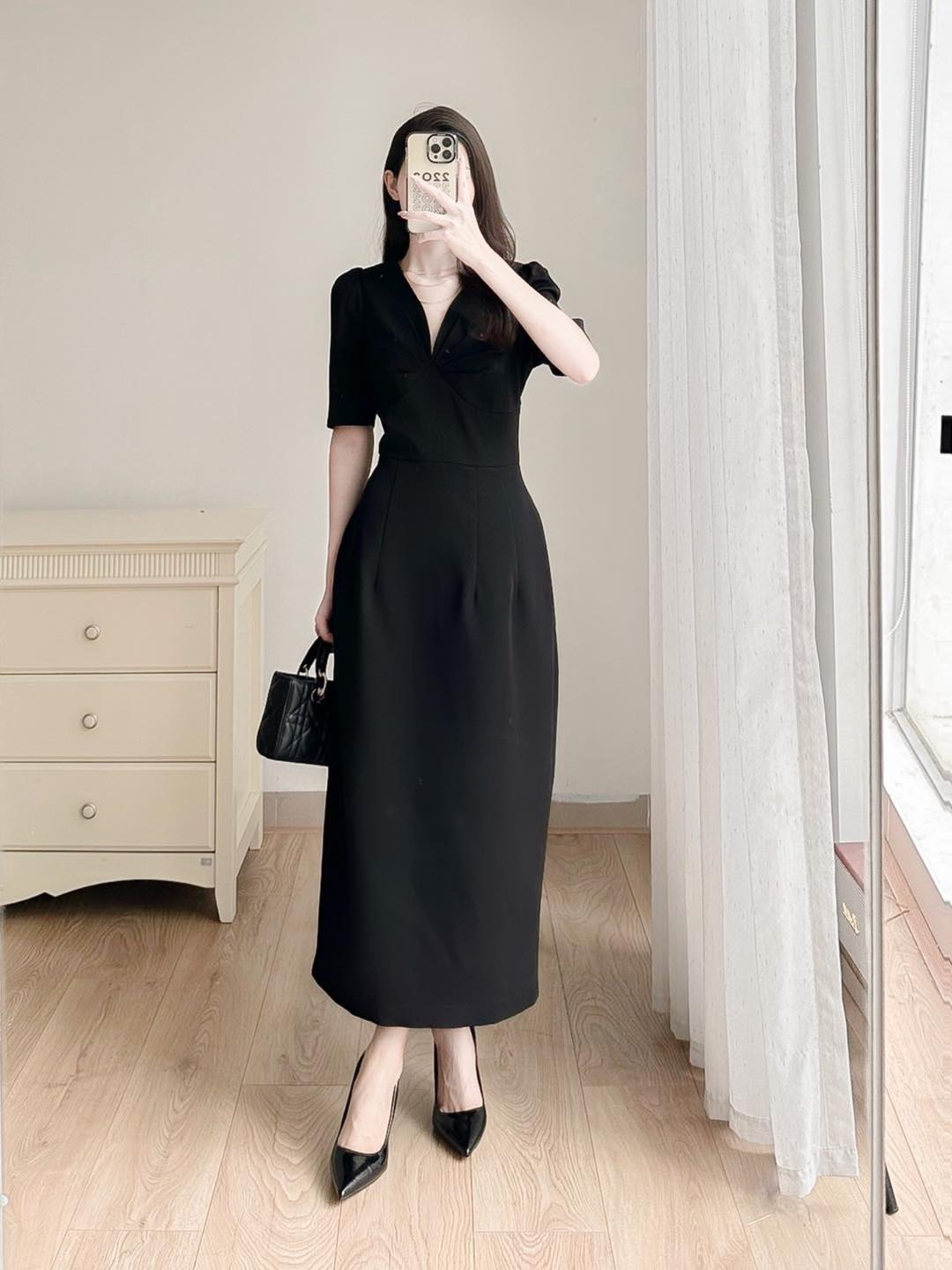 Váy ôm ly phồng xẻ sâu
