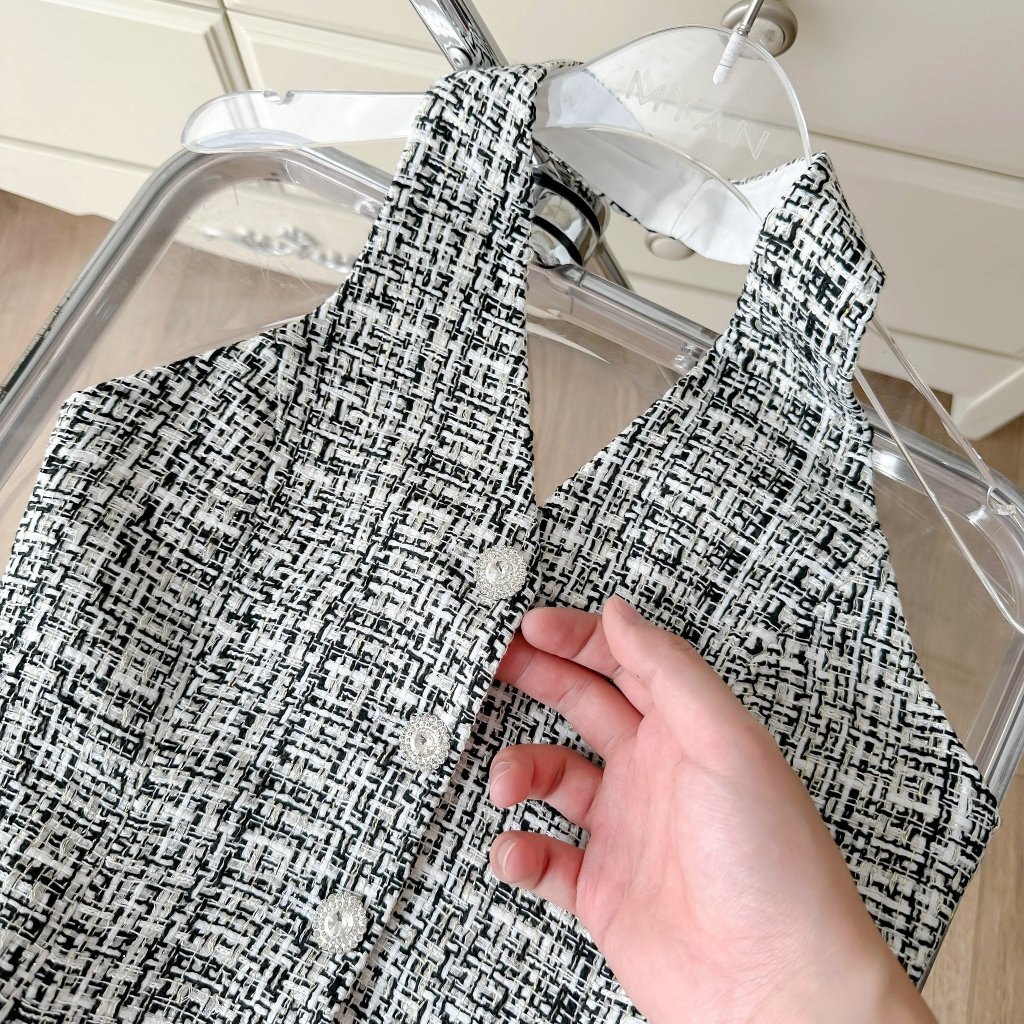 Áo dạ cổ yếm
