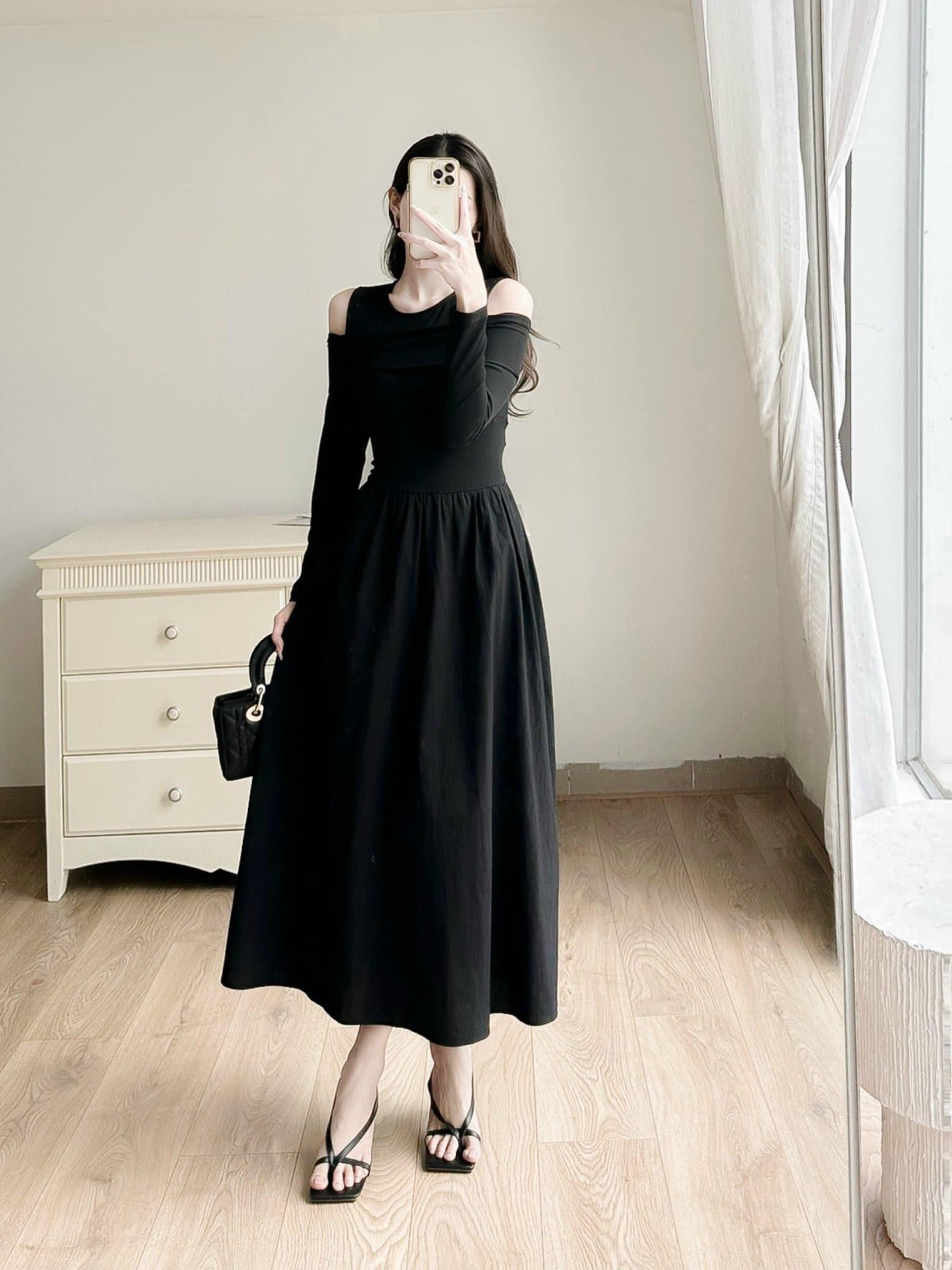 Váy hở vai tay dài phối