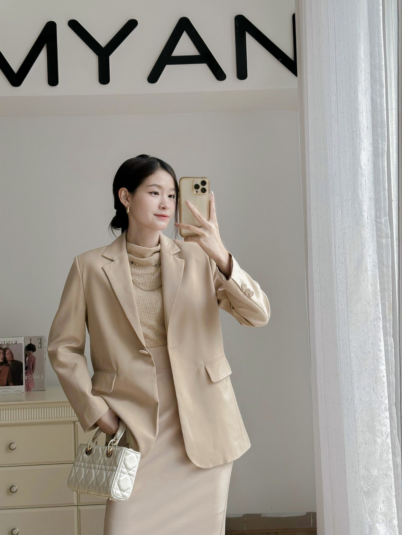 Áo khoác vest 2 túi cúc bọc
