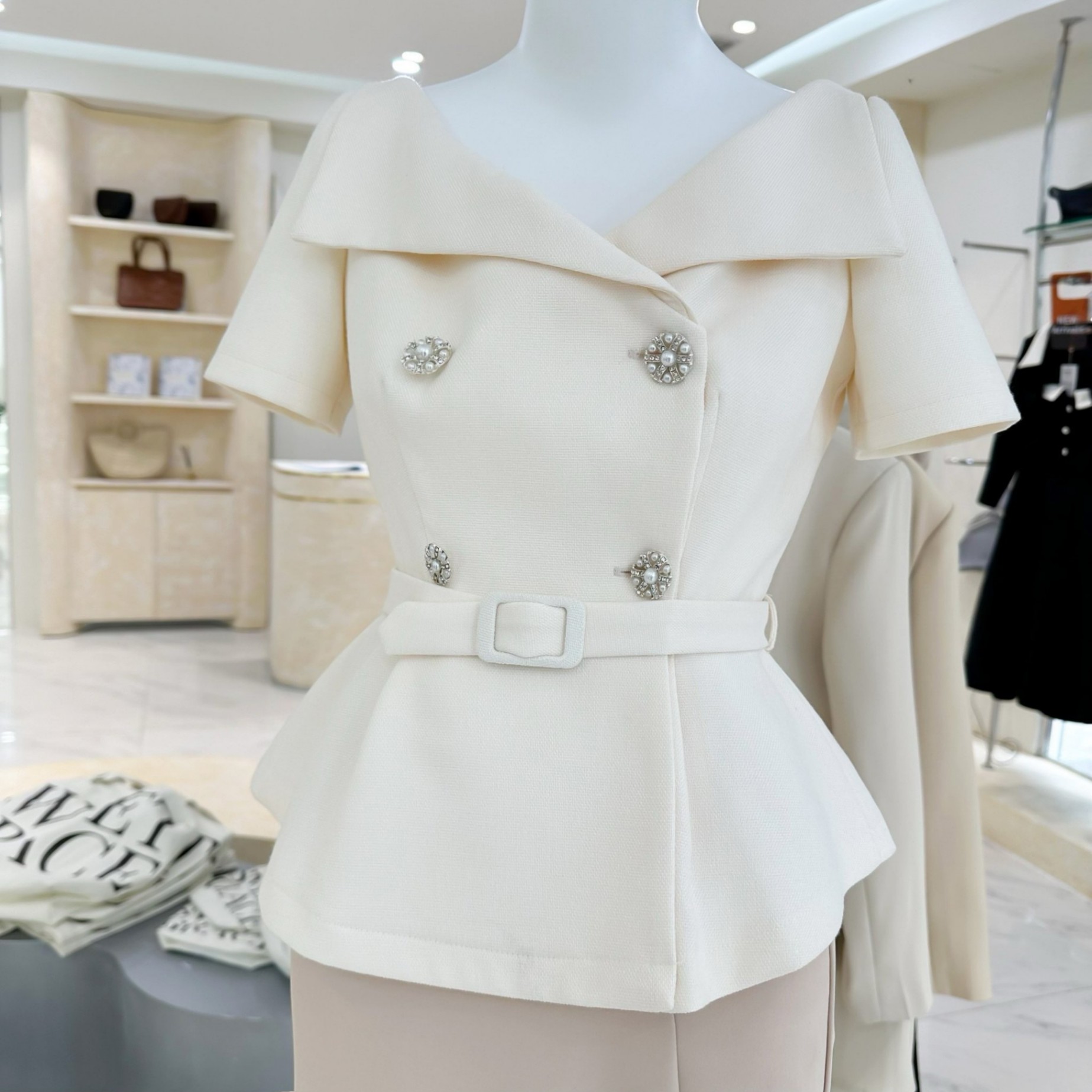 Áo giả vest cổ trễ 2 hàng khuy