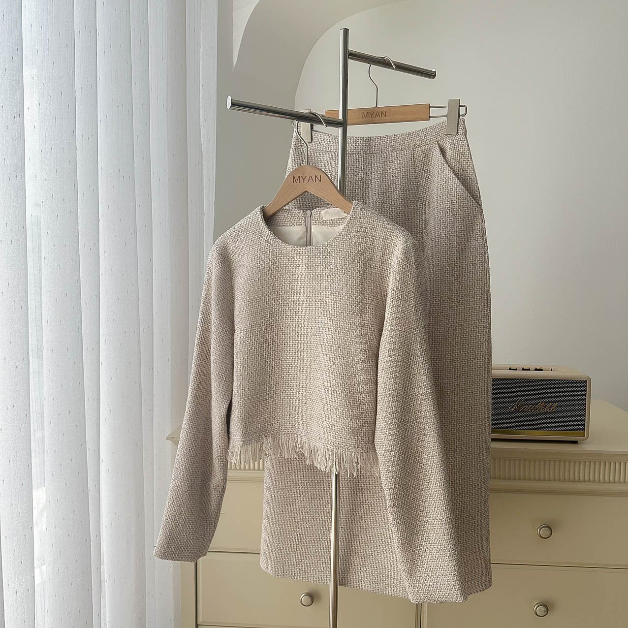 Áo tweed cổ tròn gấu rút rua (2309)