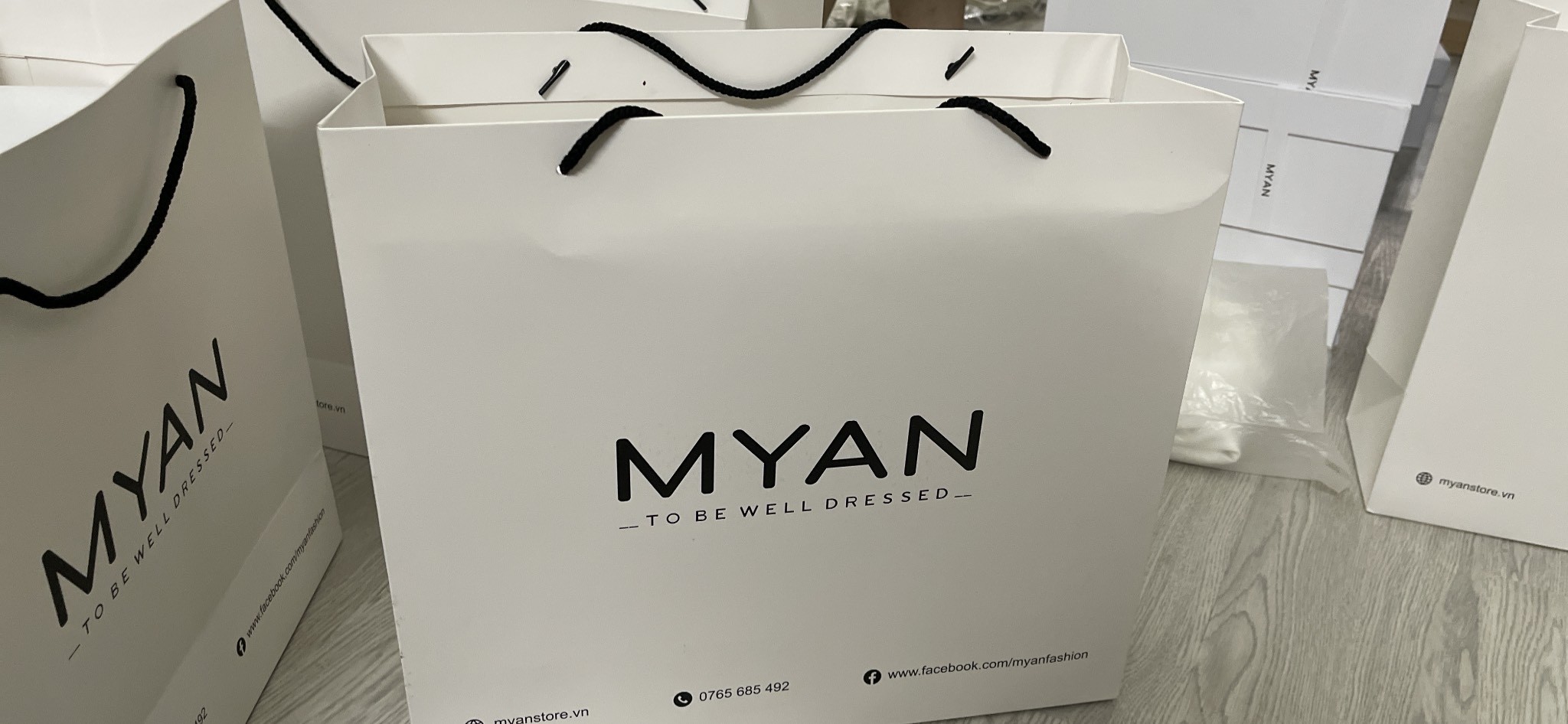 Túi giấy Myan size max (39*14*35)
