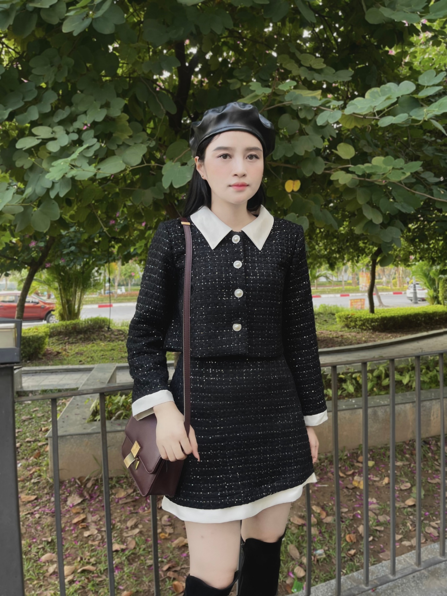 Áo khoác tweed dáng ngắn cổ bẻ phối tafta