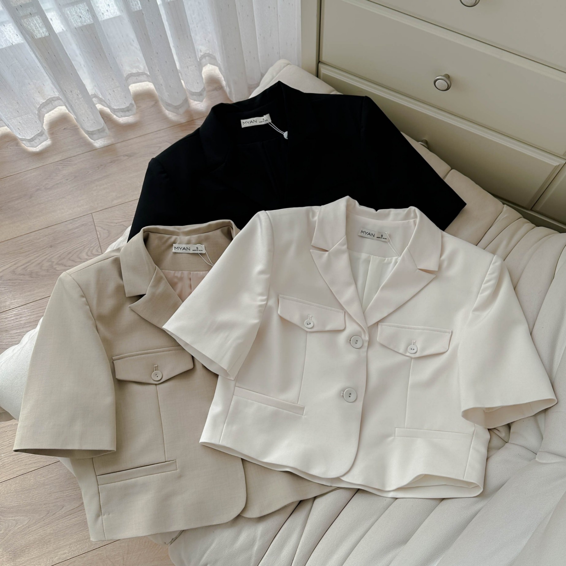 Áo khoác blazer ngắn tay 2 nắp túi
