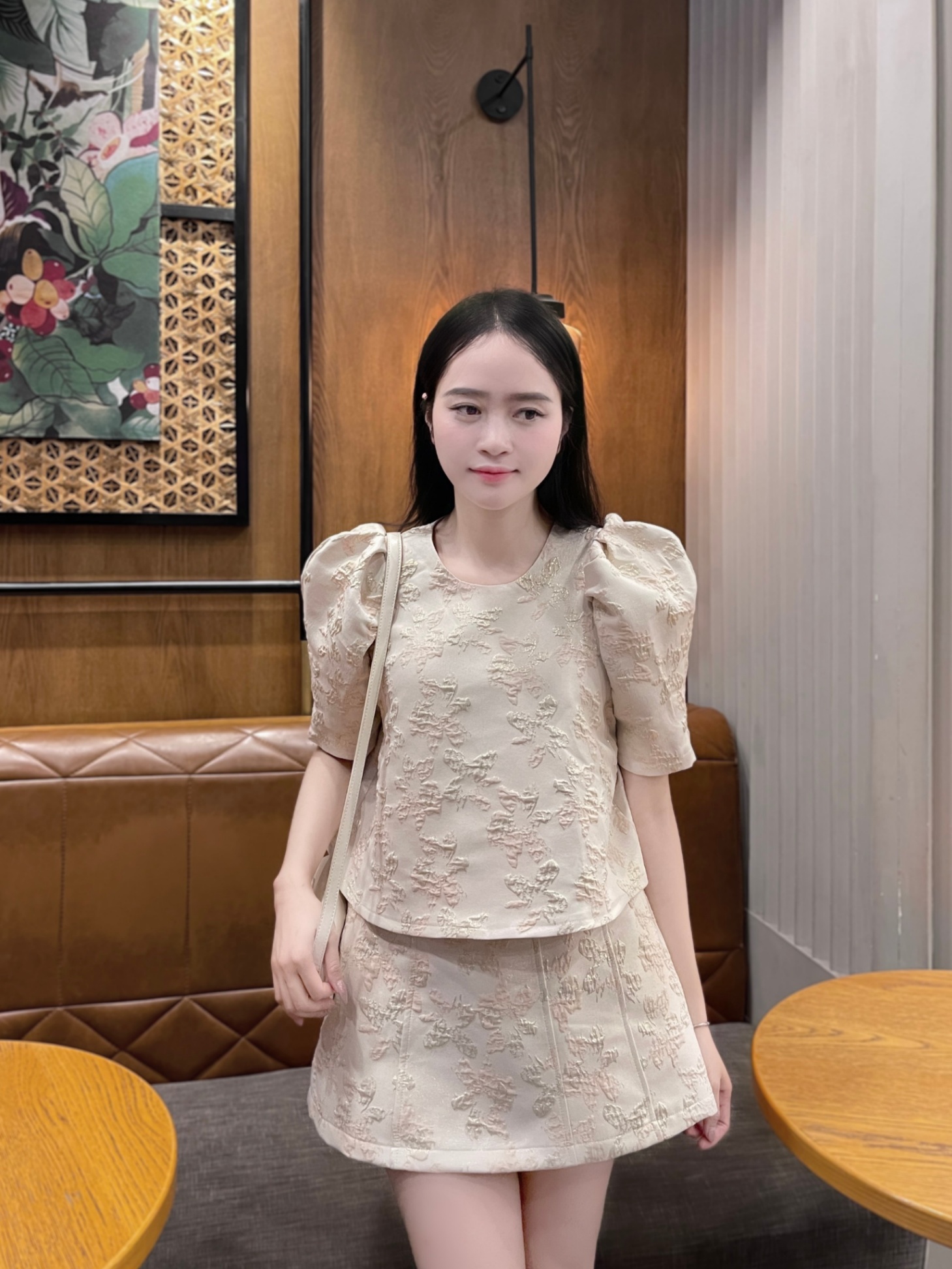 Chân váy ngắn gấm hoa bướm