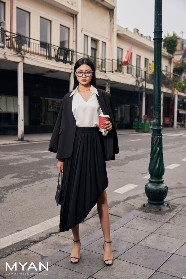 Chân váy xếp ly lệch