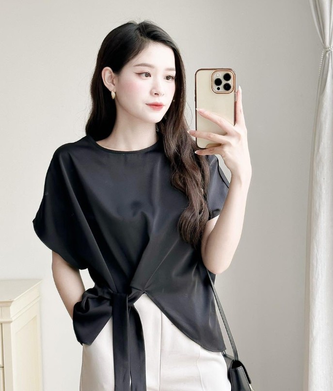 Áo sơ mi buộc vạt sát nách.