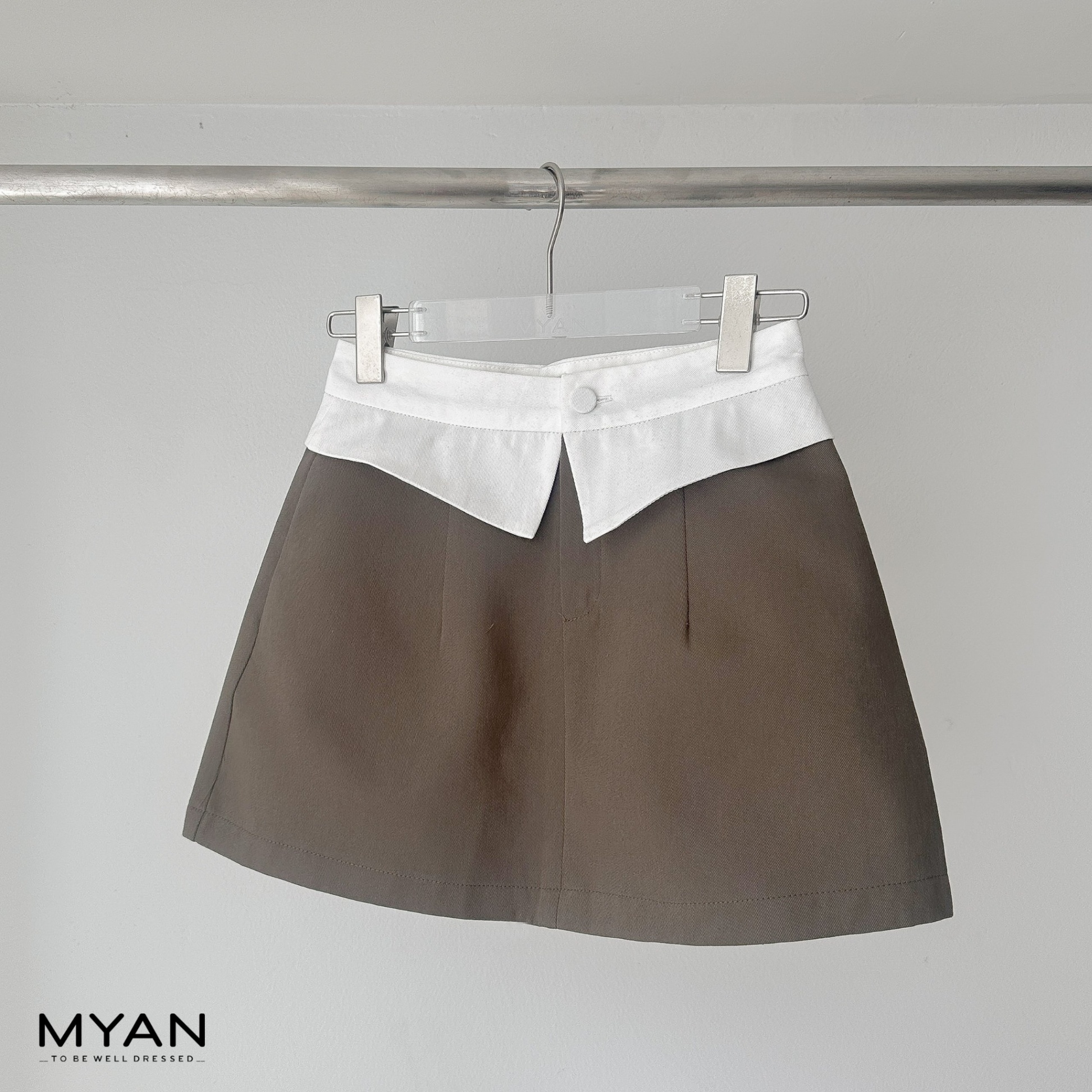 Chân váy kaki ngắn cạp lật