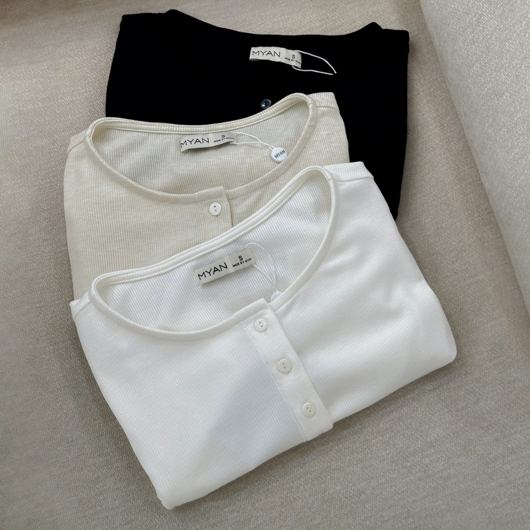 Áo thun cổ tròn croptop dáng ngắn