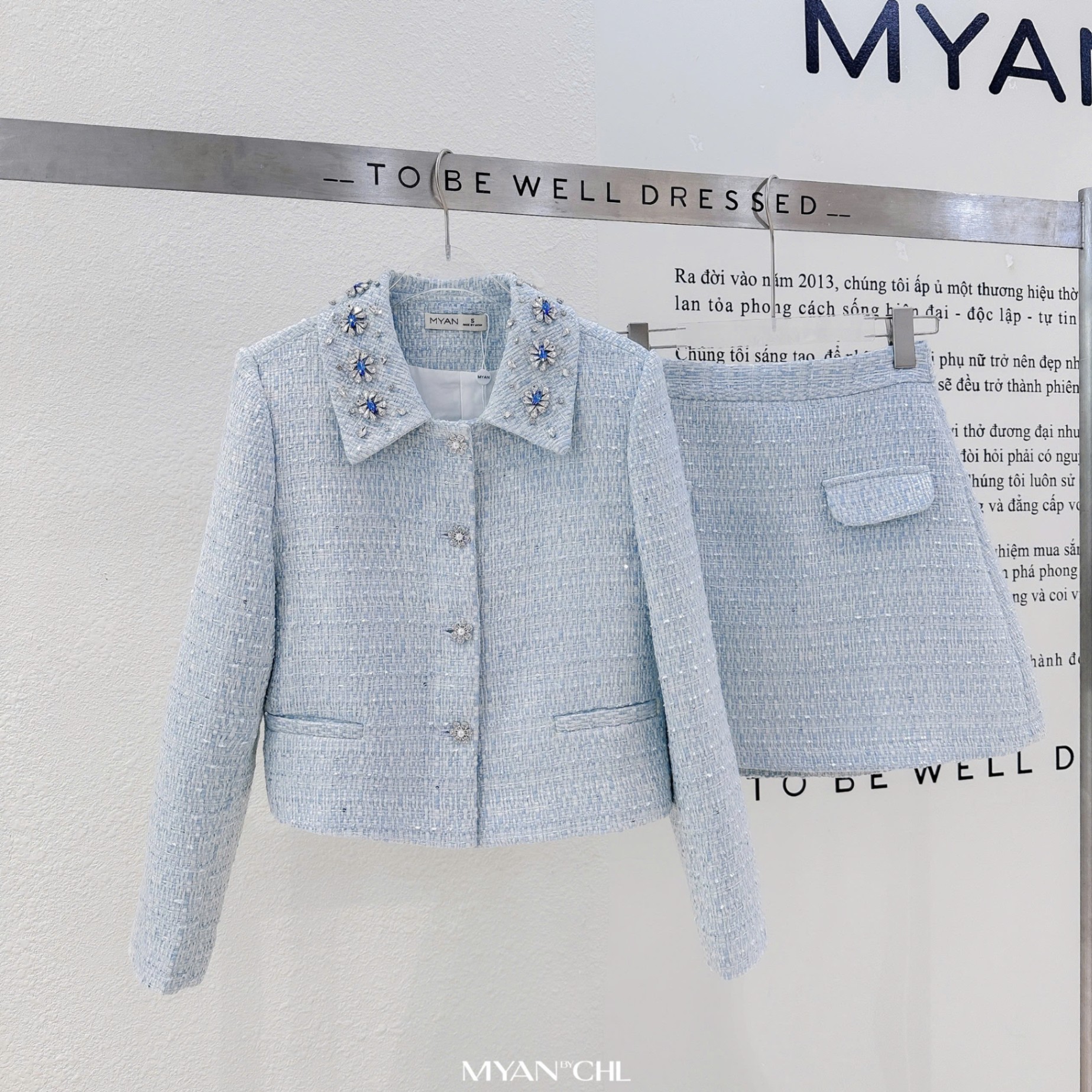 Áo khoác tweed cố đính đá