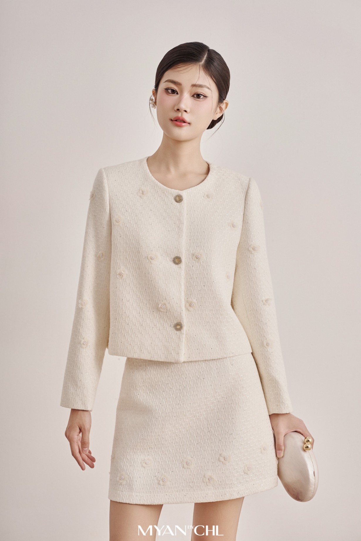 Áo khoác tweed đính hoa