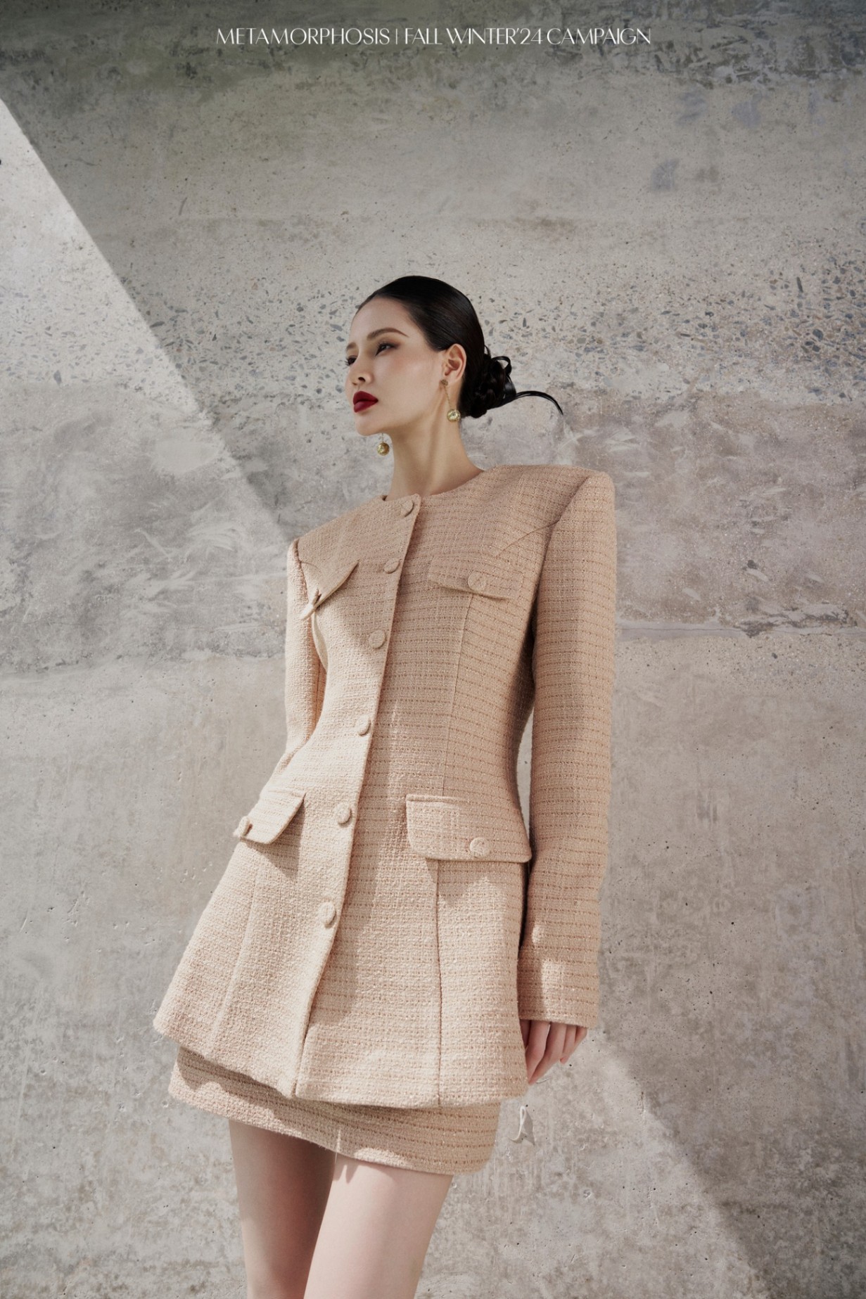 Áo khoác tweed dáng ôm hàng cúc bọc