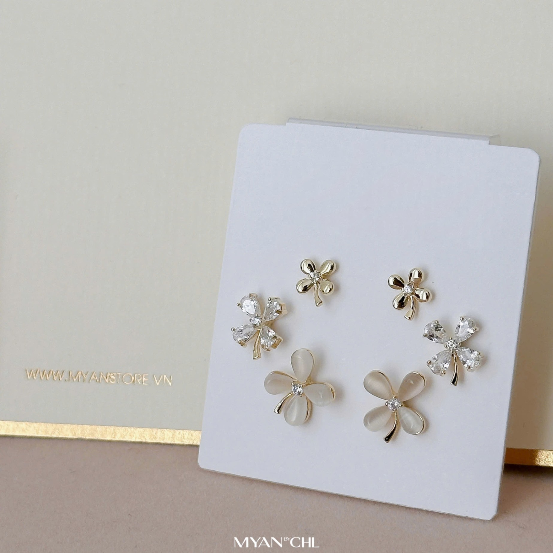 Set cỏ 4 lá