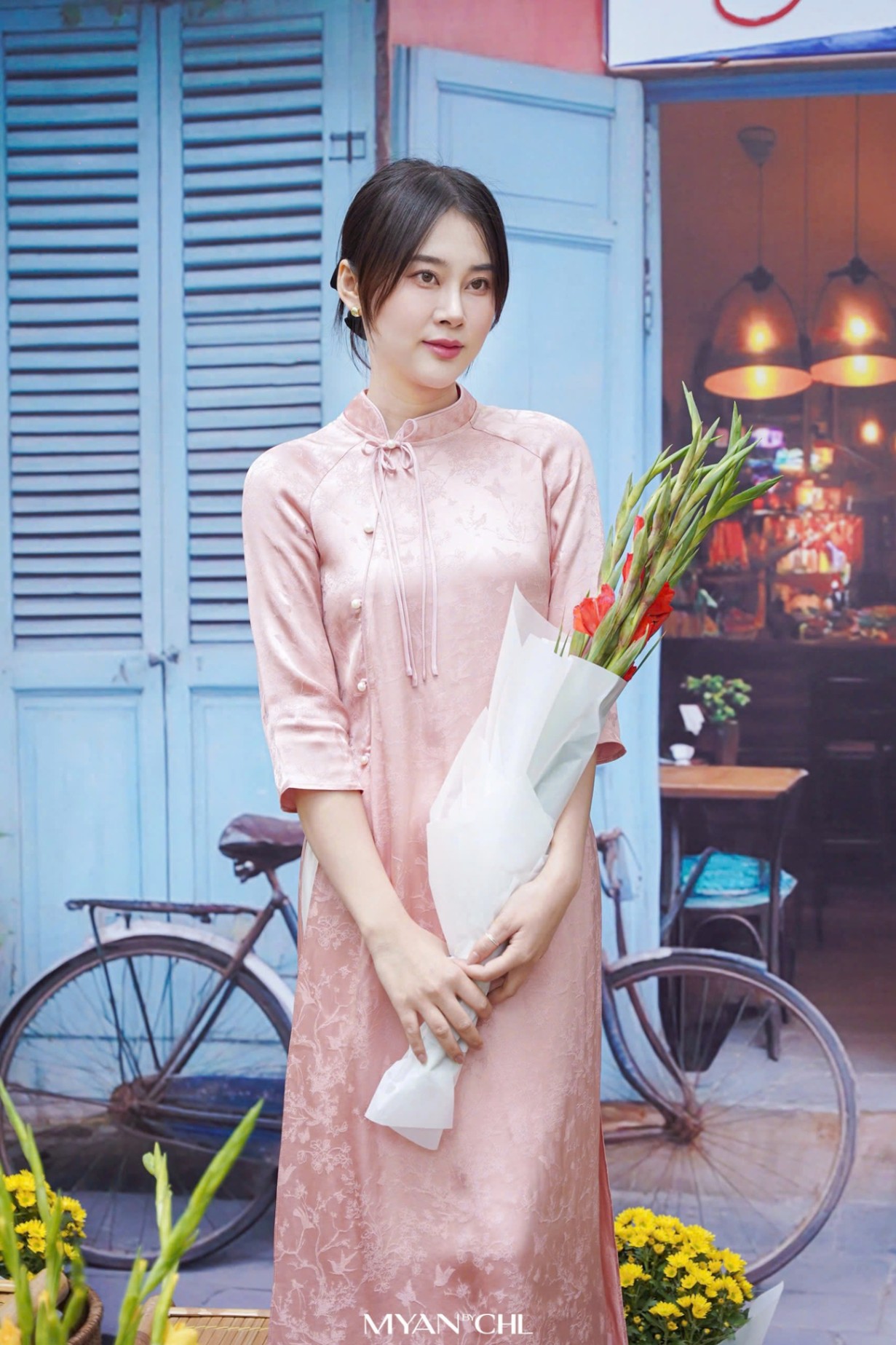 Áo dài lụa gấm Châu Dĩnh, Cát Dĩnh