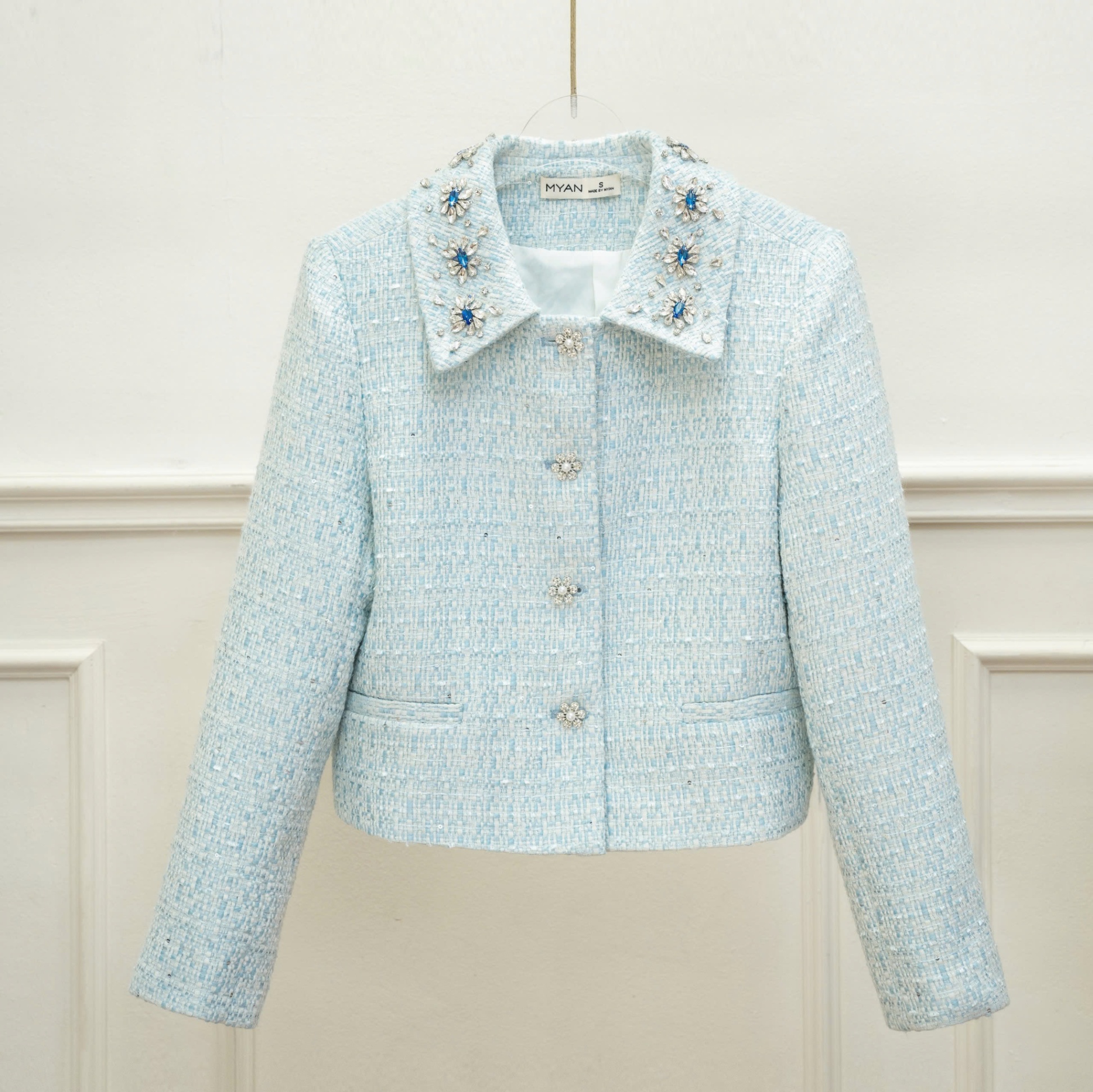Áo khoác tweed cố đính đá