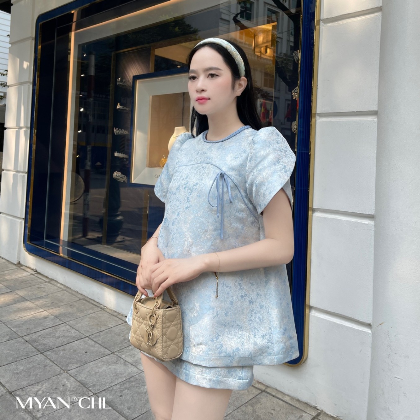 Áo gấm dáng A nơ ngực