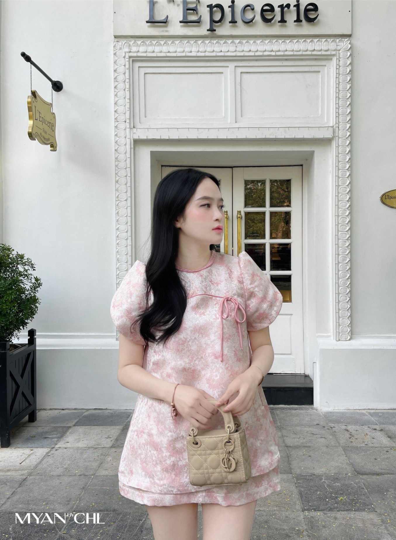 Áo gấm dáng A nơ ngực