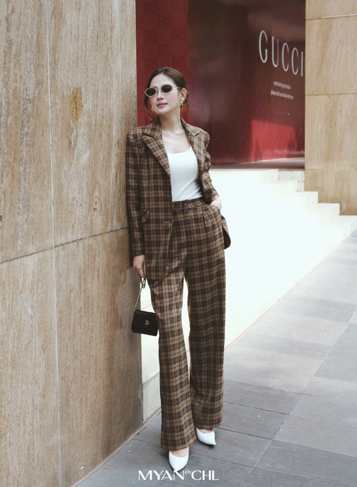 Quần kẻ ống xuông