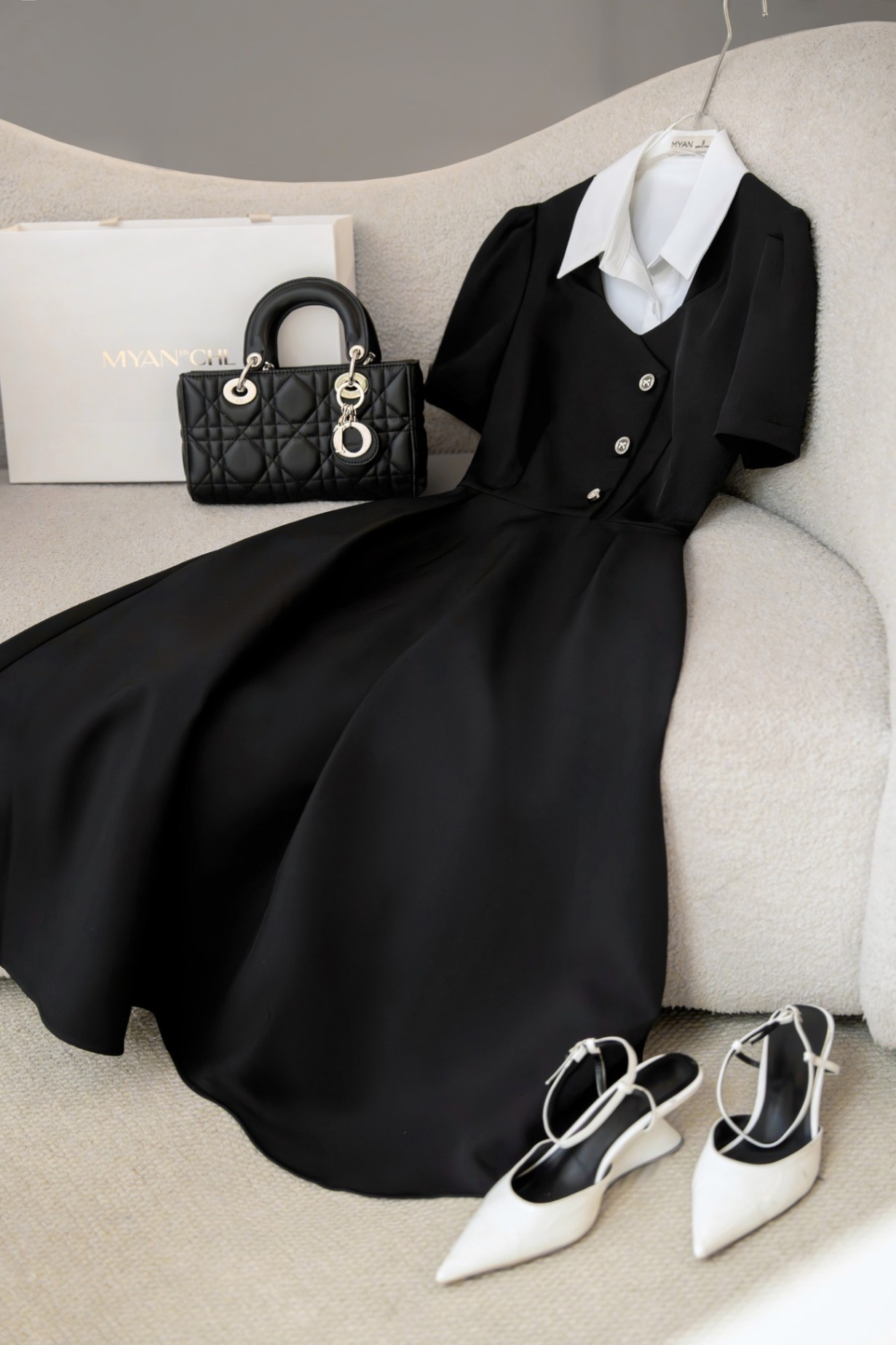 Váy ngắn tay 3 cúc kèm cổ sơ mi phối rời