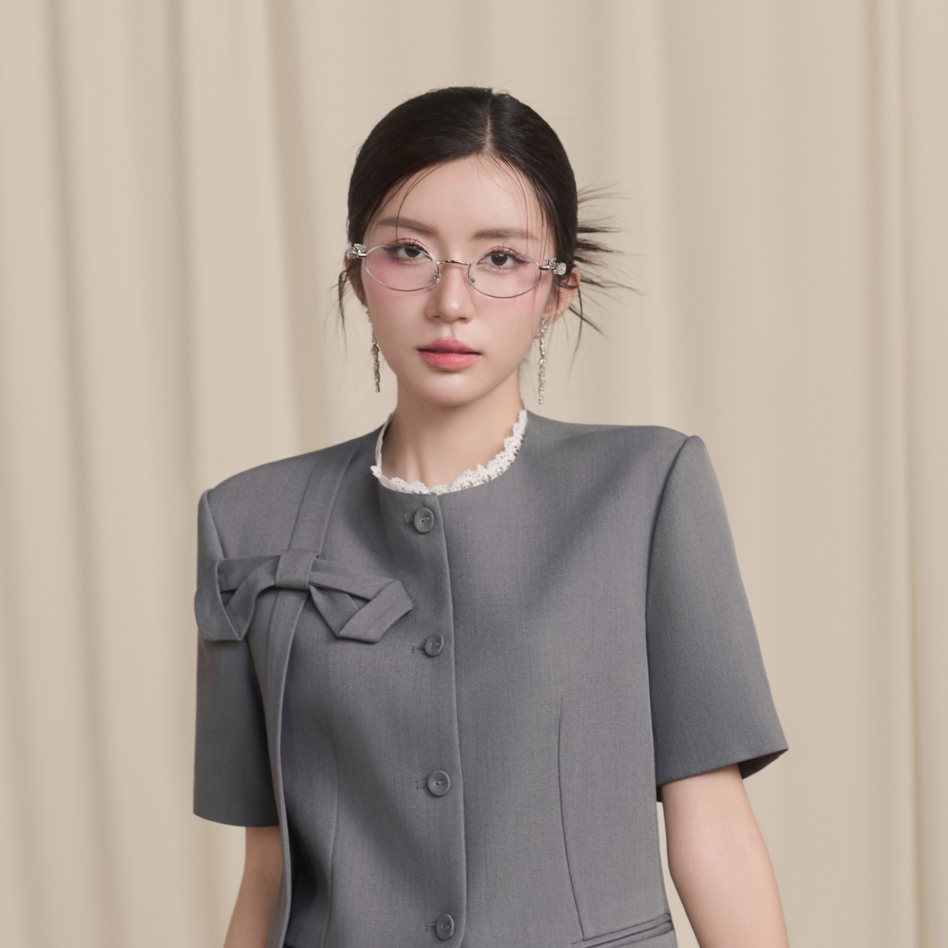 Áo cổ tròn kẹp ren ngắn tay nơ lớn
