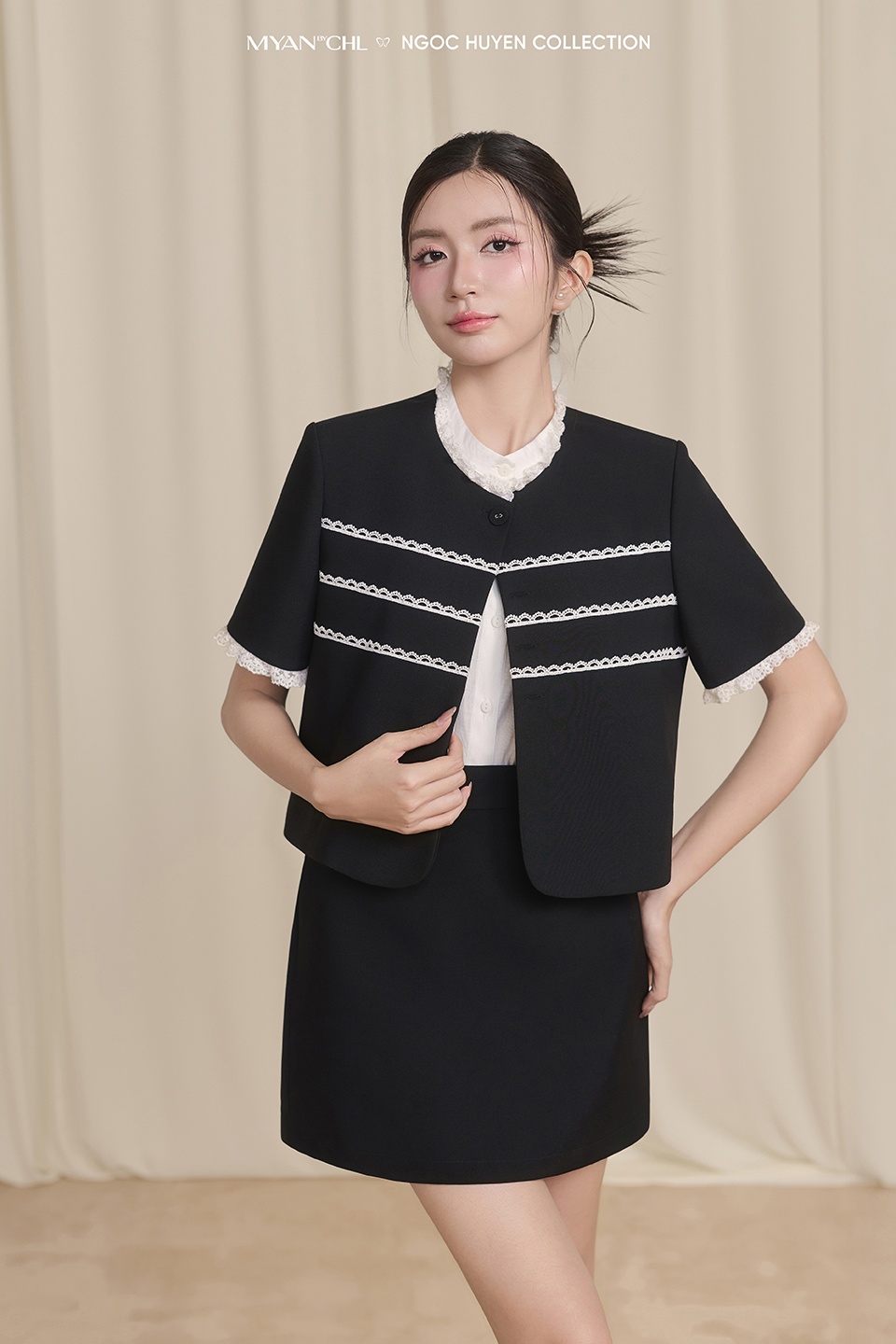 Áo phối ren cài cúc thân trước