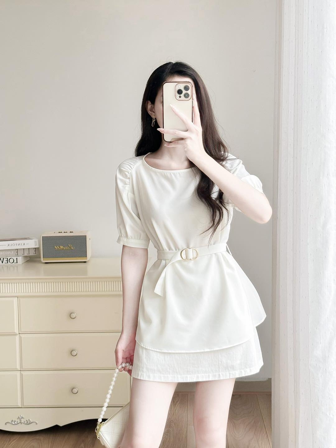 Áo cổ tròn bo tay kèm đai