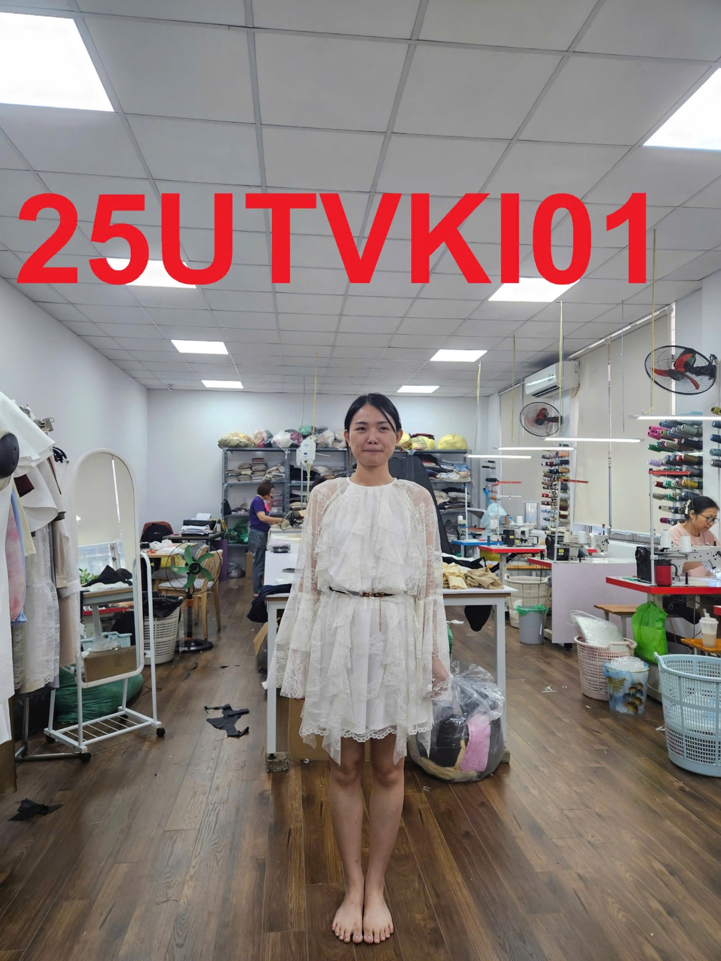 Váy ren kẹp bèo dài tay