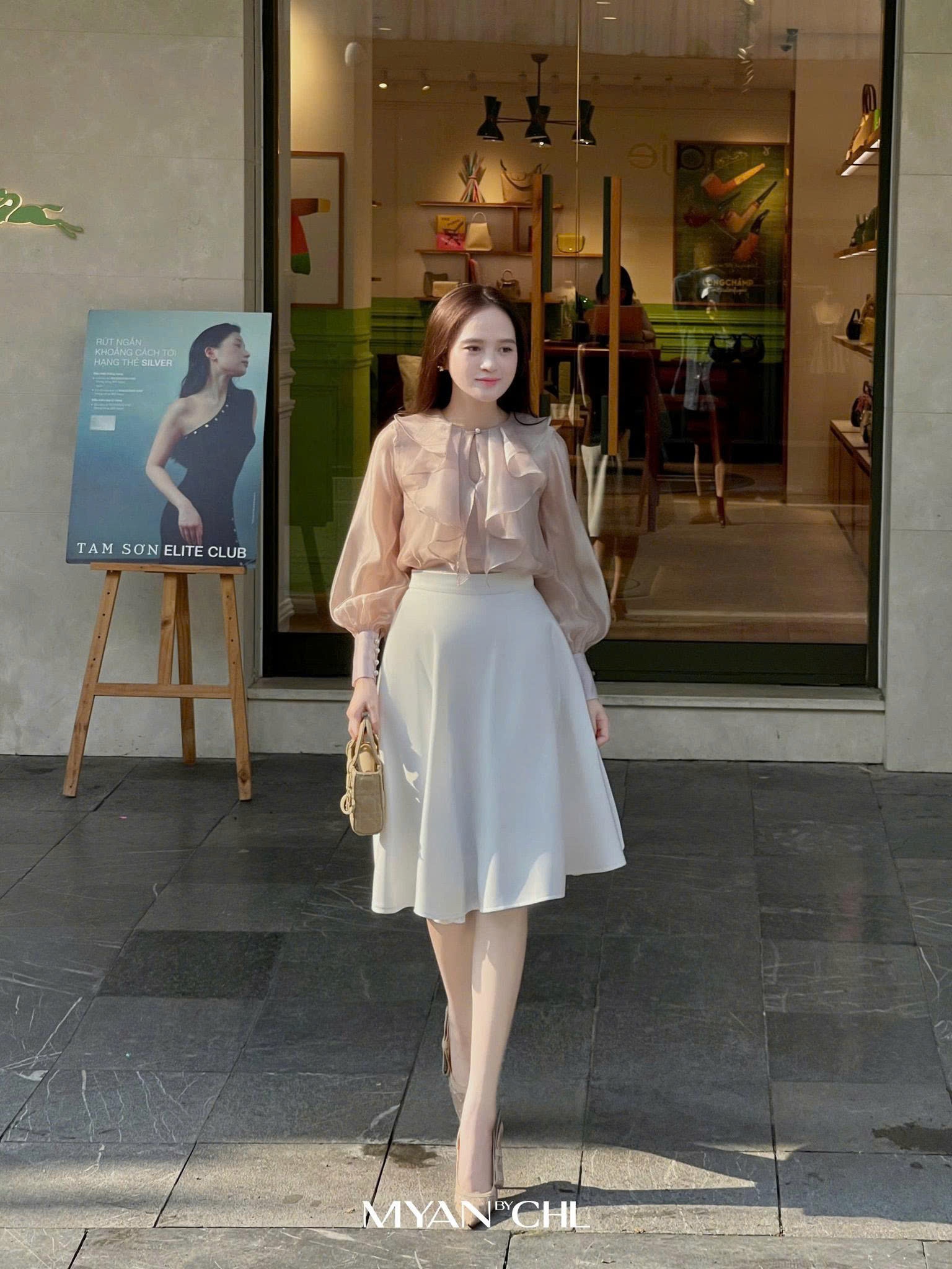 Chân váy tafta xòe rộng