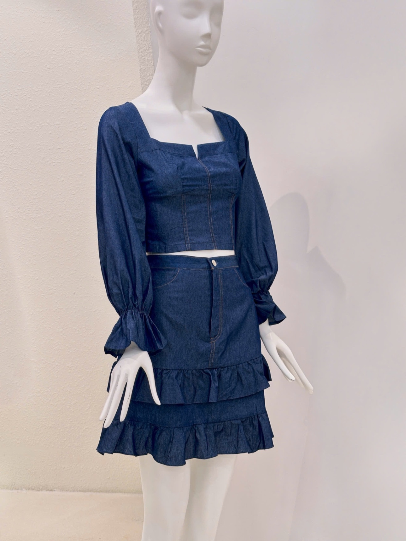 Áo denim cổ vuông dài tay
