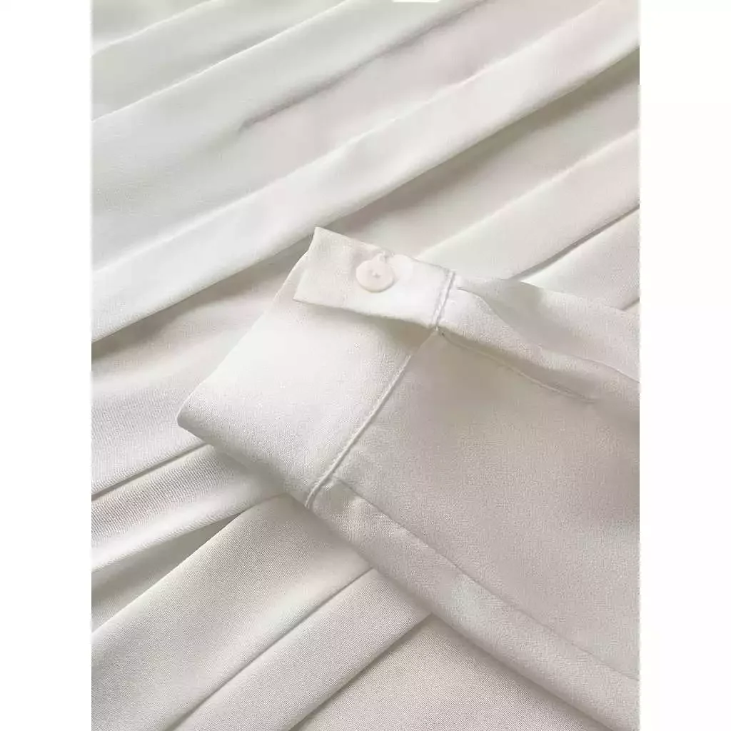 Áo cổ sen xếp ly dài tay